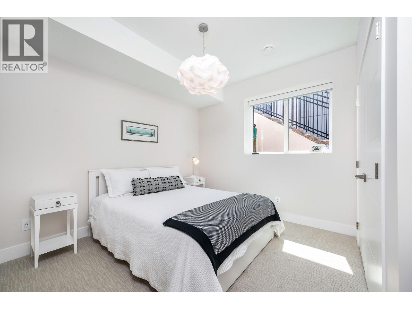 9839 Beacon Hill Crescent