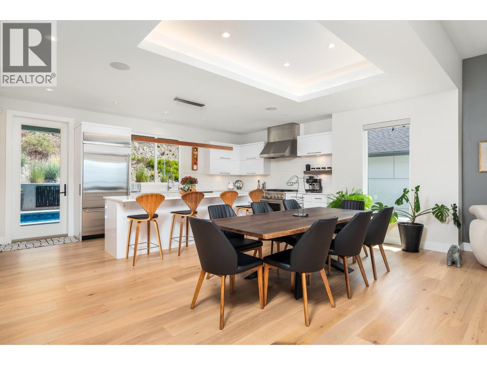9839 Beacon Hill Crescent