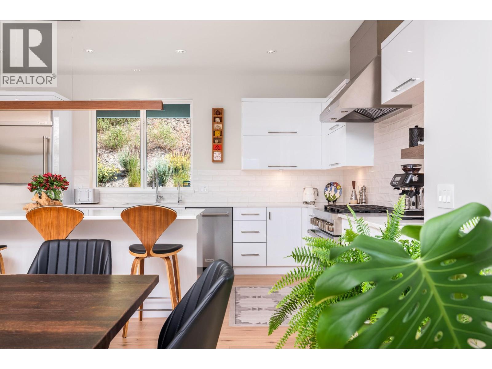 9839 Beacon Hill Crescent