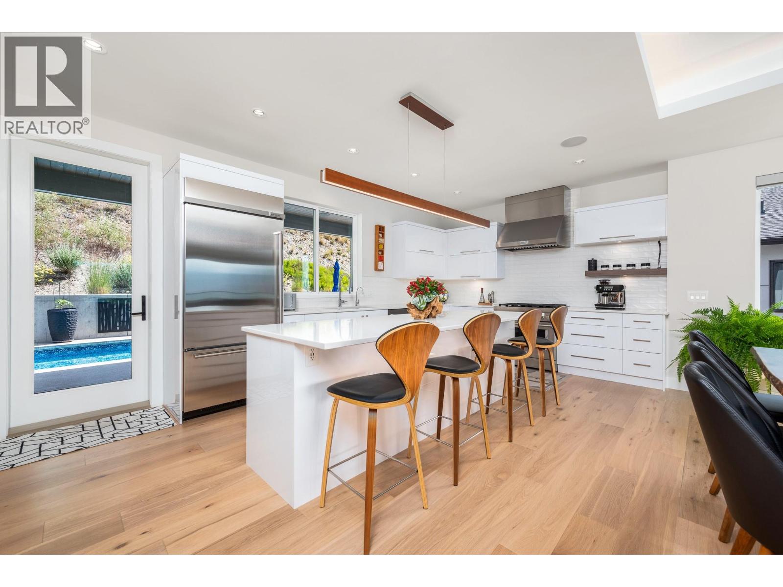 9839 Beacon Hill Crescent