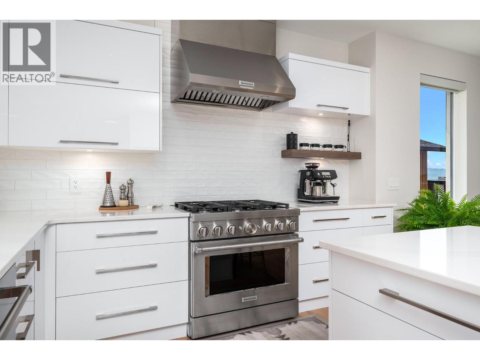 9839 Beacon Hill Crescent
