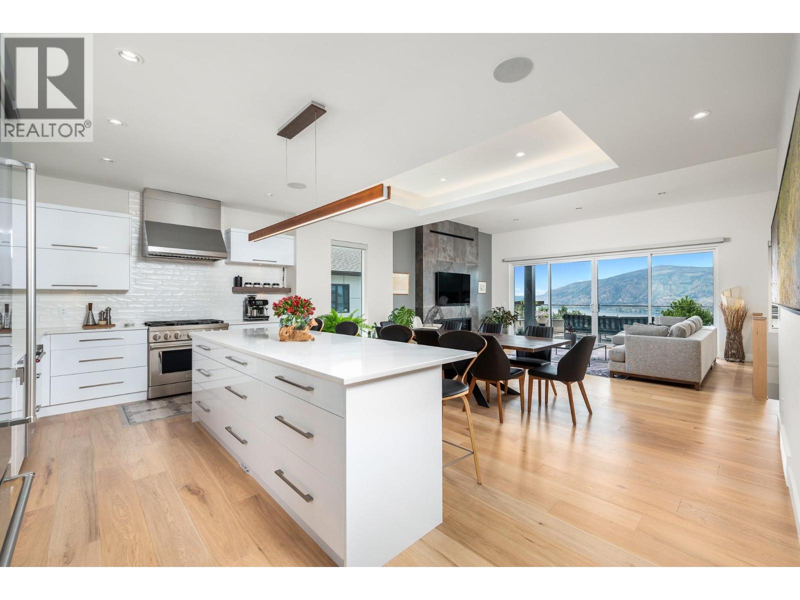 9839 Beacon Hill Crescent