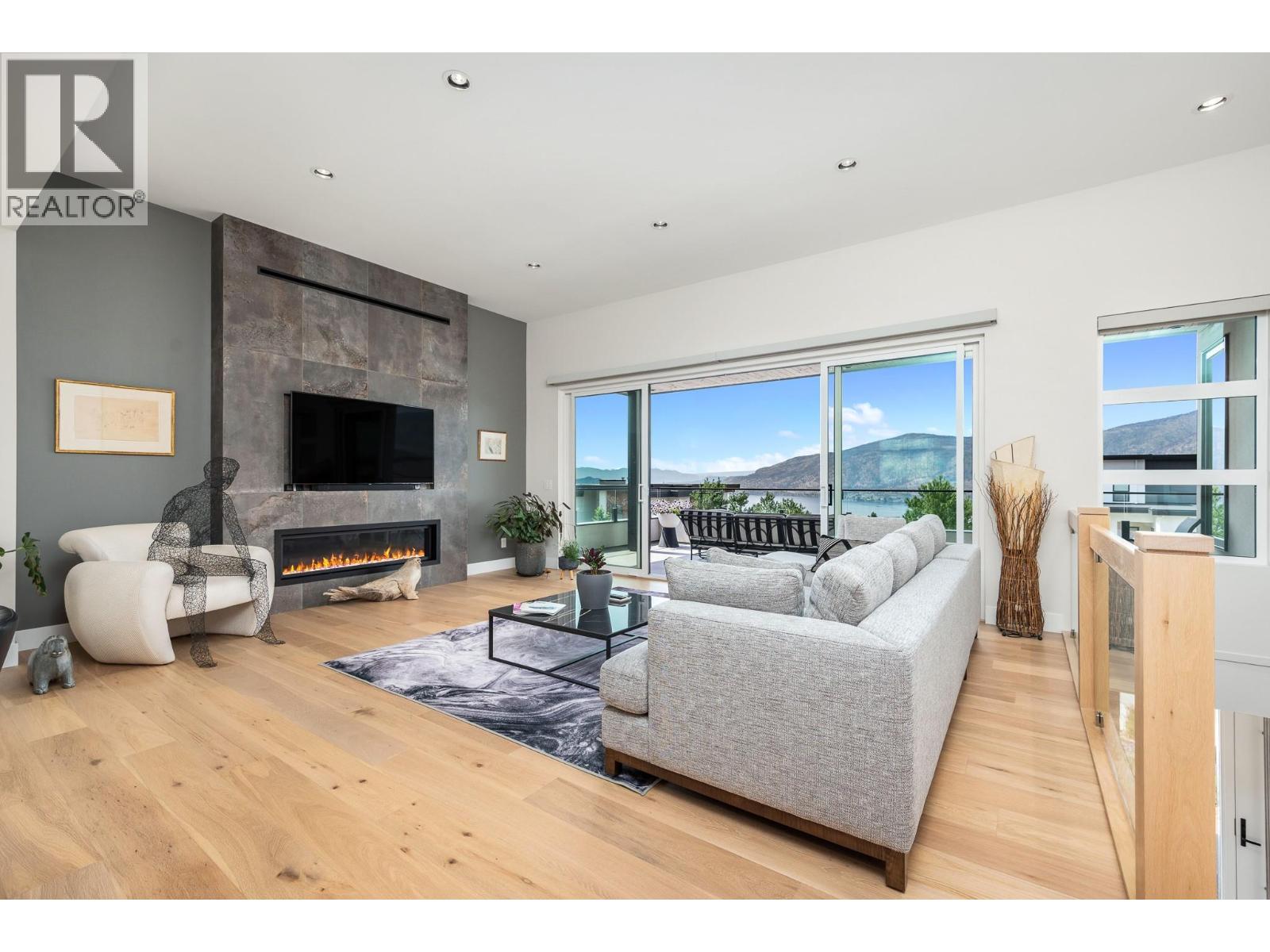 9839 Beacon Hill Crescent
