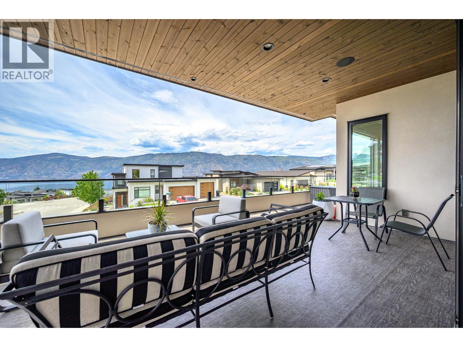 9839 Beacon Hill Crescent