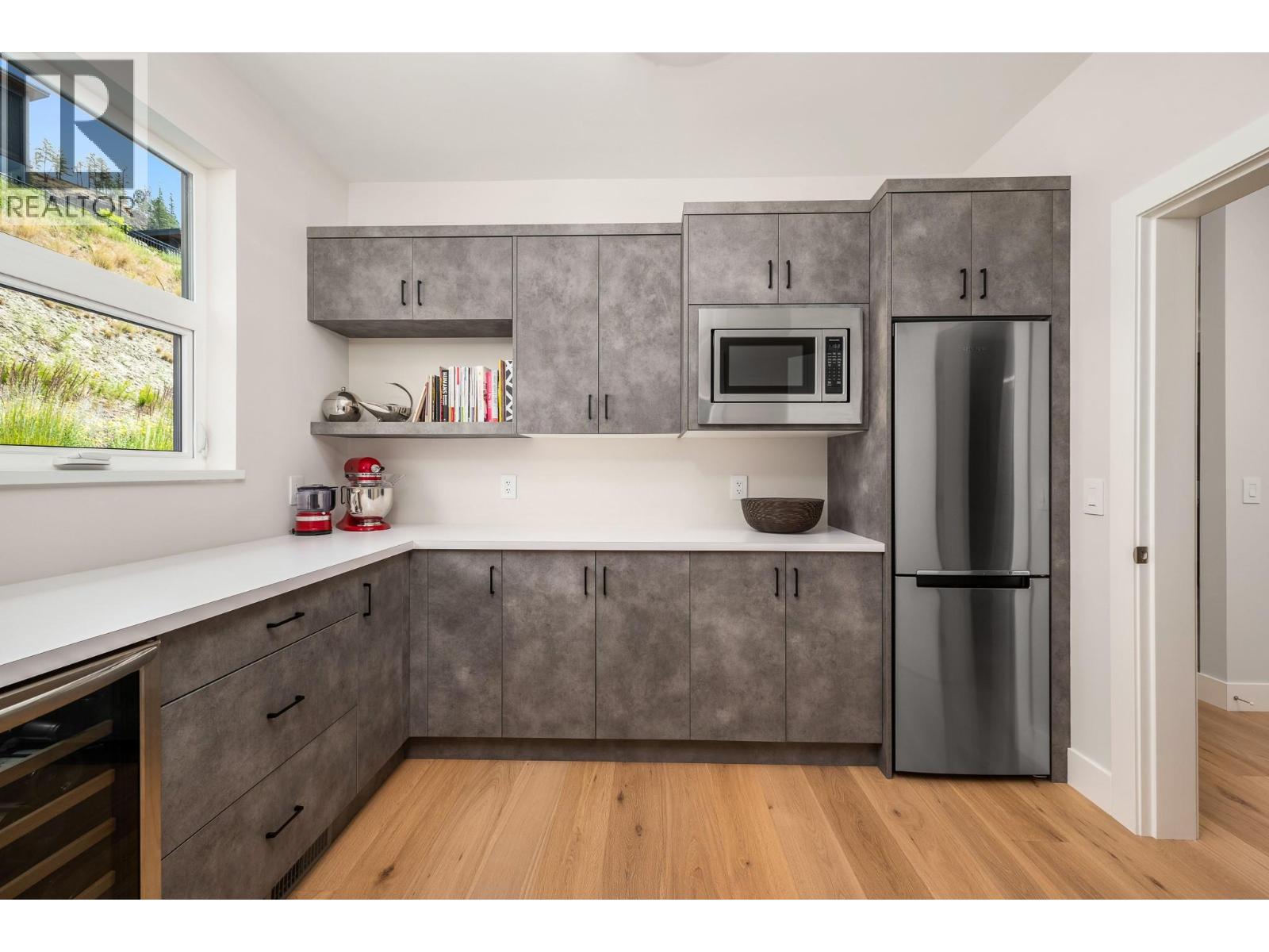 9839 Beacon Hill Crescent