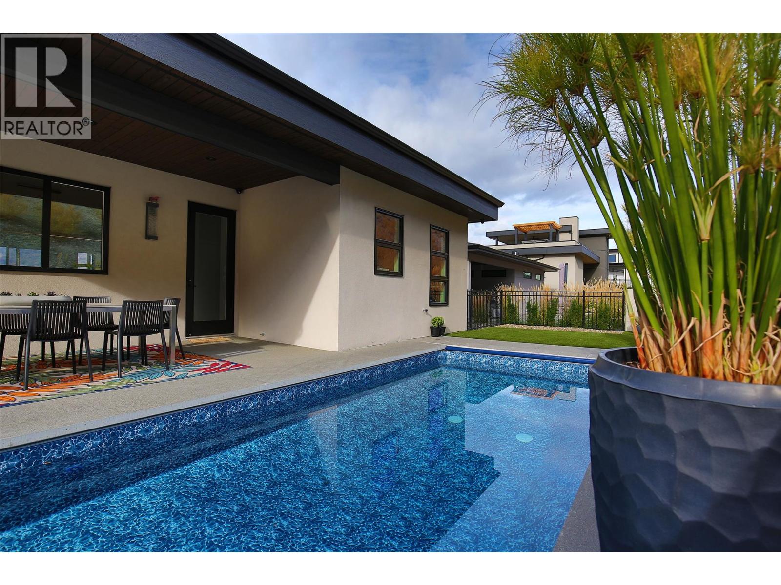 9839 Beacon Hill Crescent