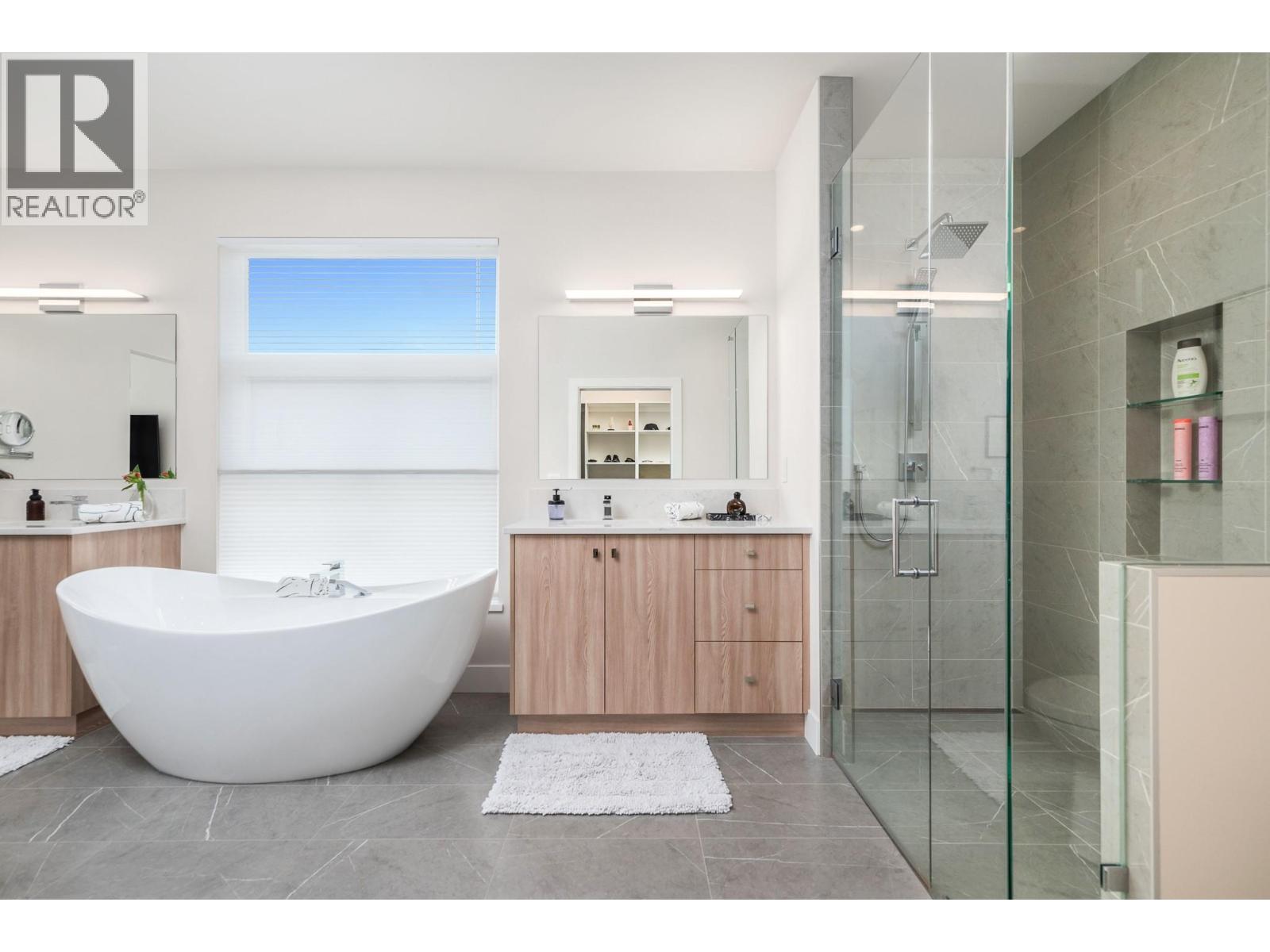 9839 Beacon Hill Crescent