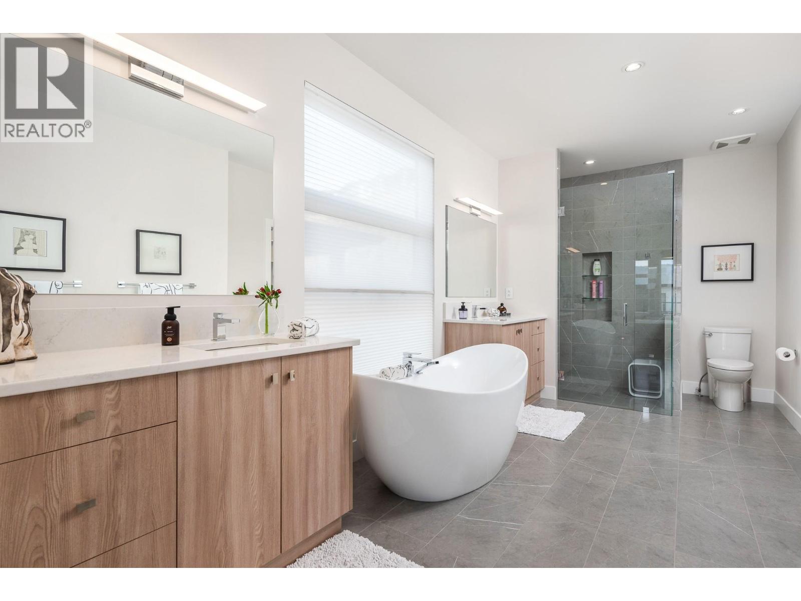 9839 Beacon Hill Crescent