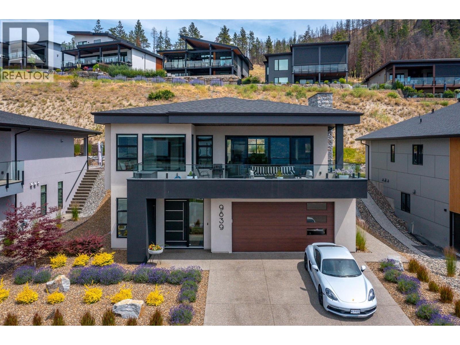 9839 Beacon Hill Crescent