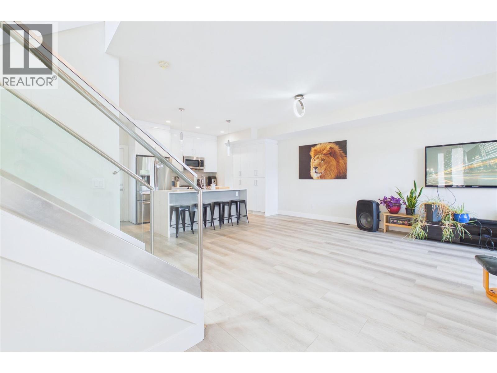 115 Wyndham Crescent Unit# 7