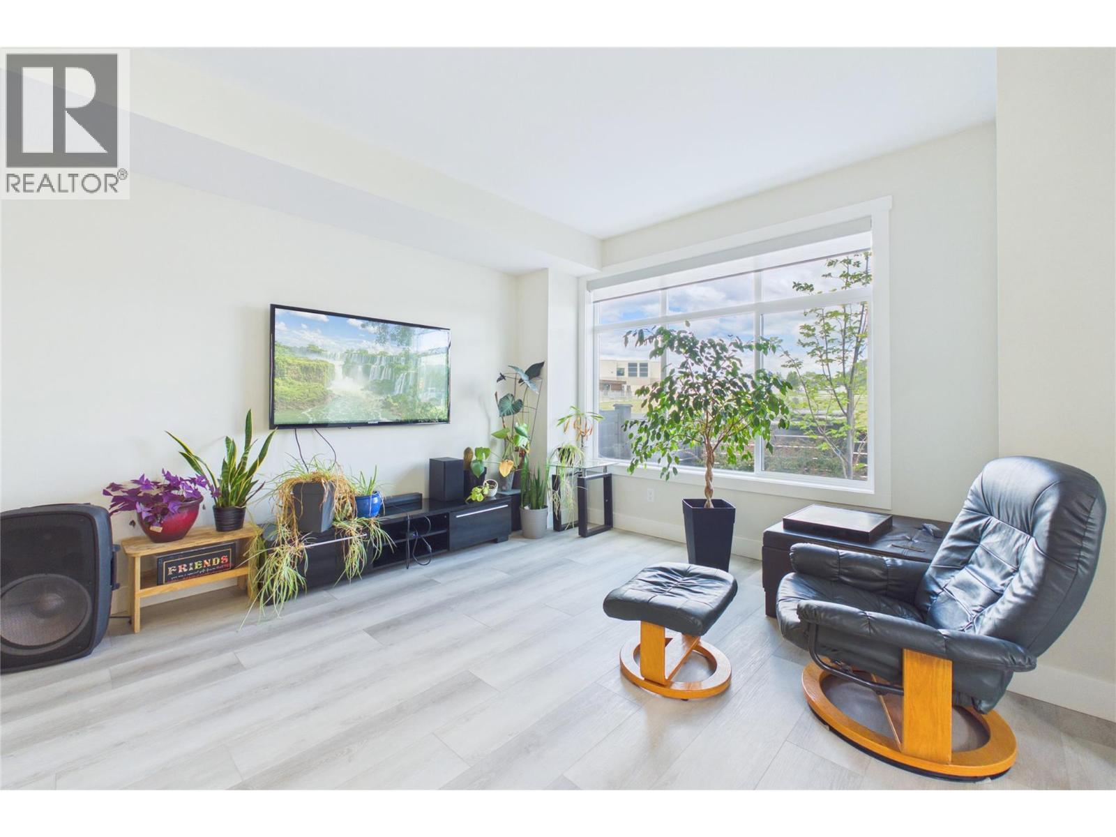 115 Wyndham Crescent Unit# 7