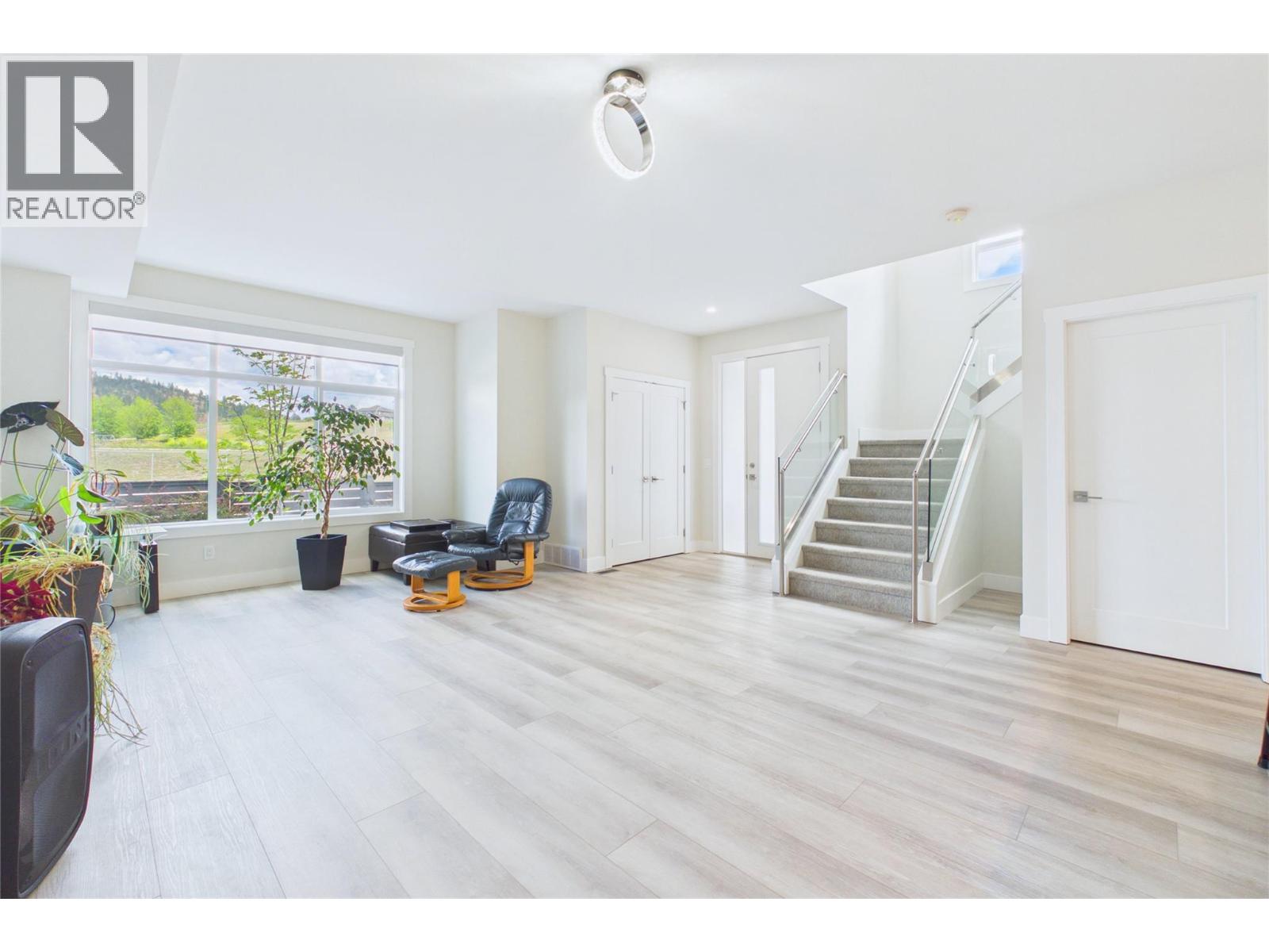 115 Wyndham Crescent Unit# 7