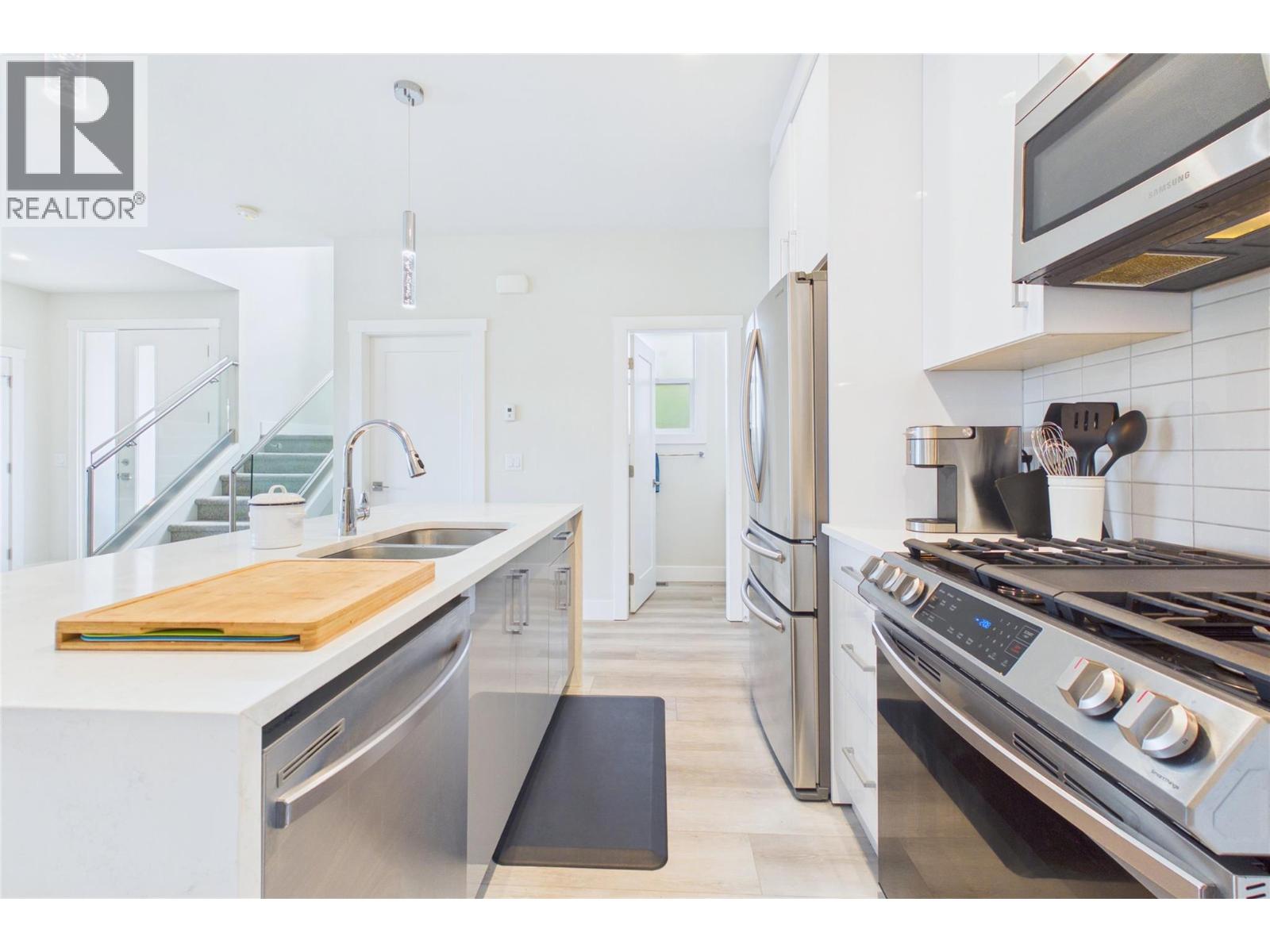 115 Wyndham Crescent Unit# 7