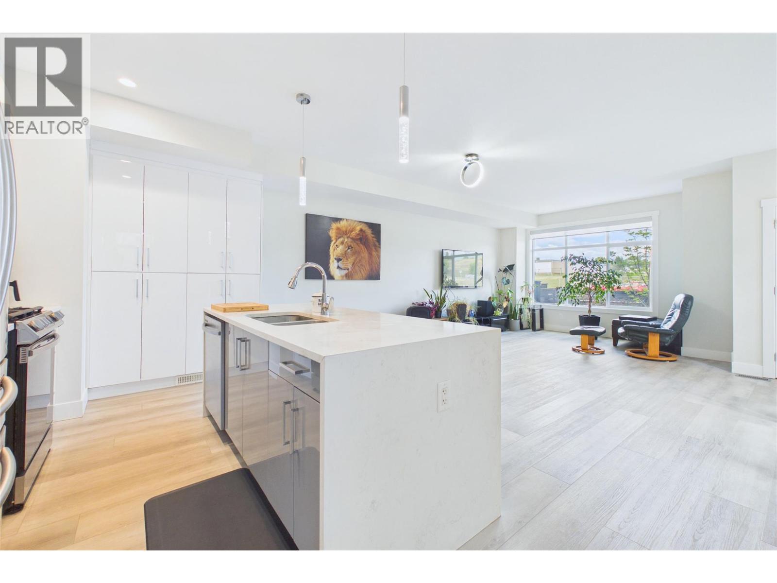 115 Wyndham Crescent Unit# 7