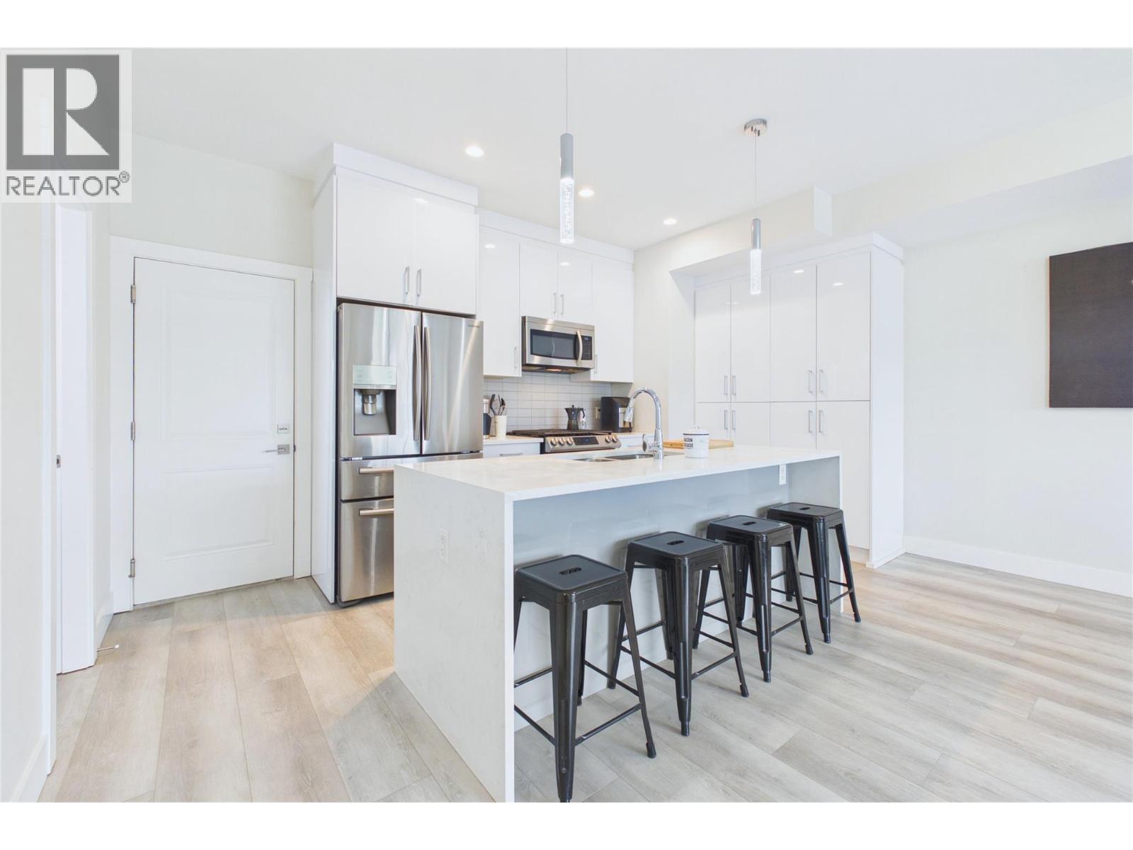 115 Wyndham Crescent Unit# 7