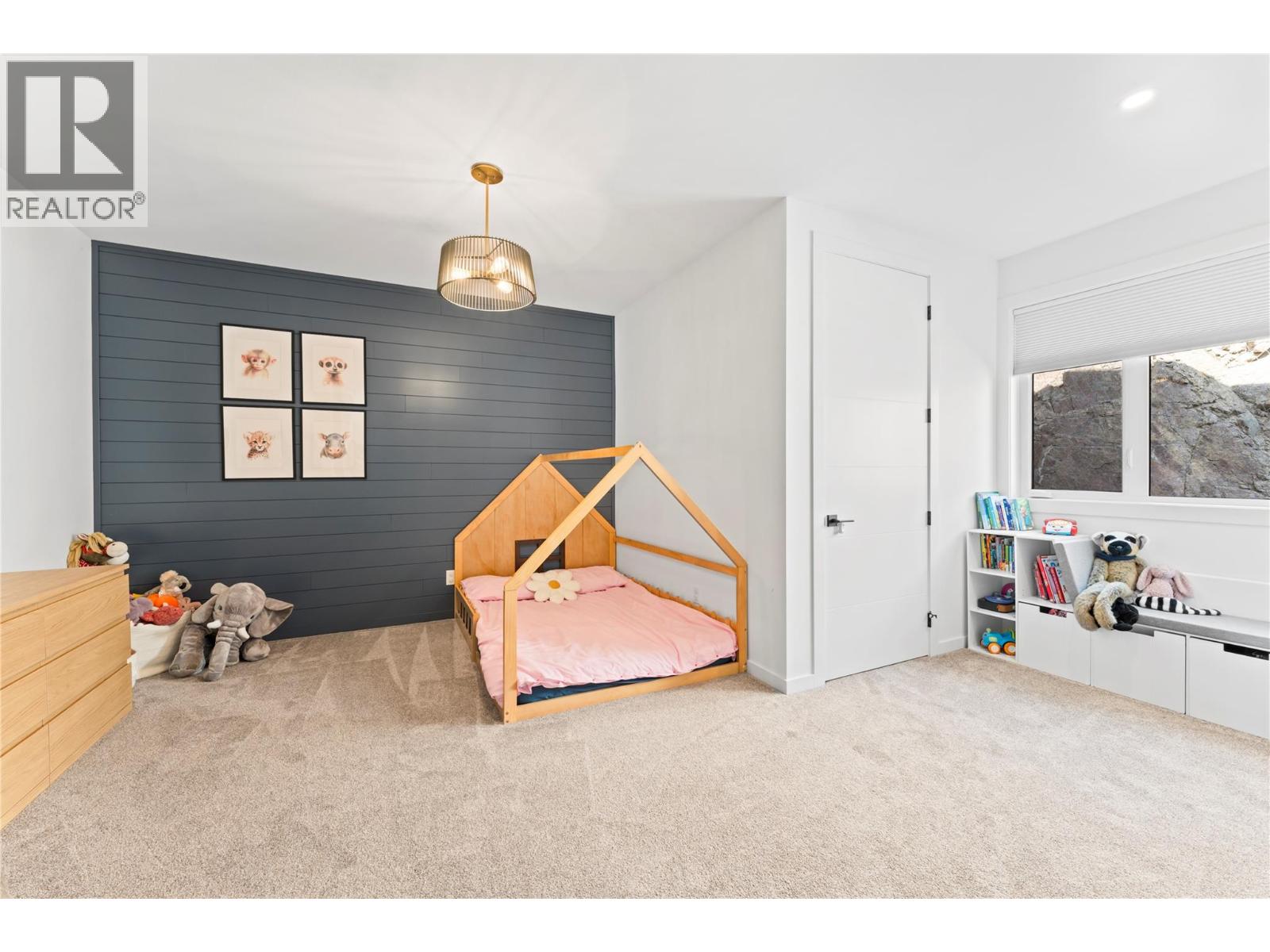 9815 Beacon Hill Crescent