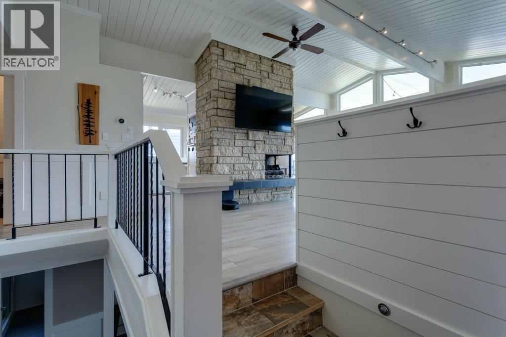 111 Westside Road N