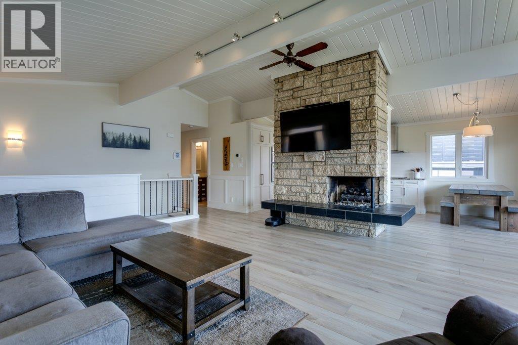 111 Westside Road N
