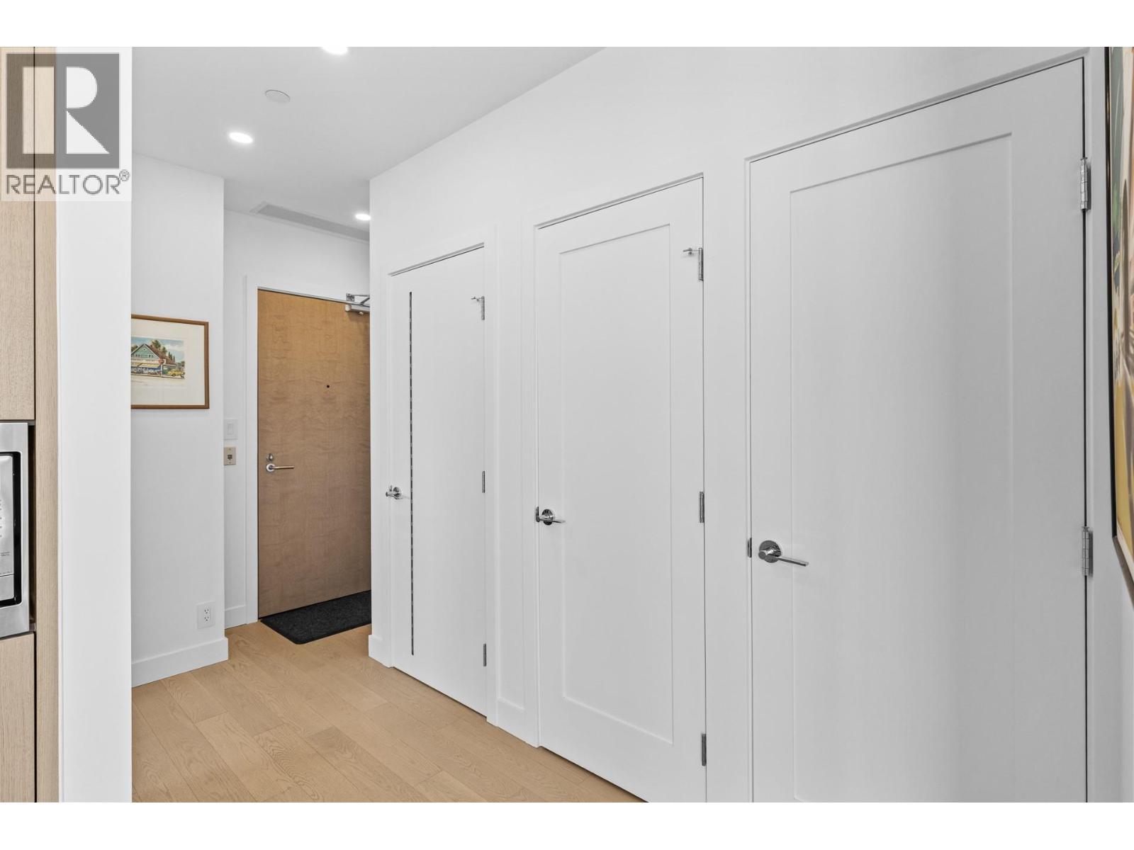 3389 Lakeshore Road Unit# 407