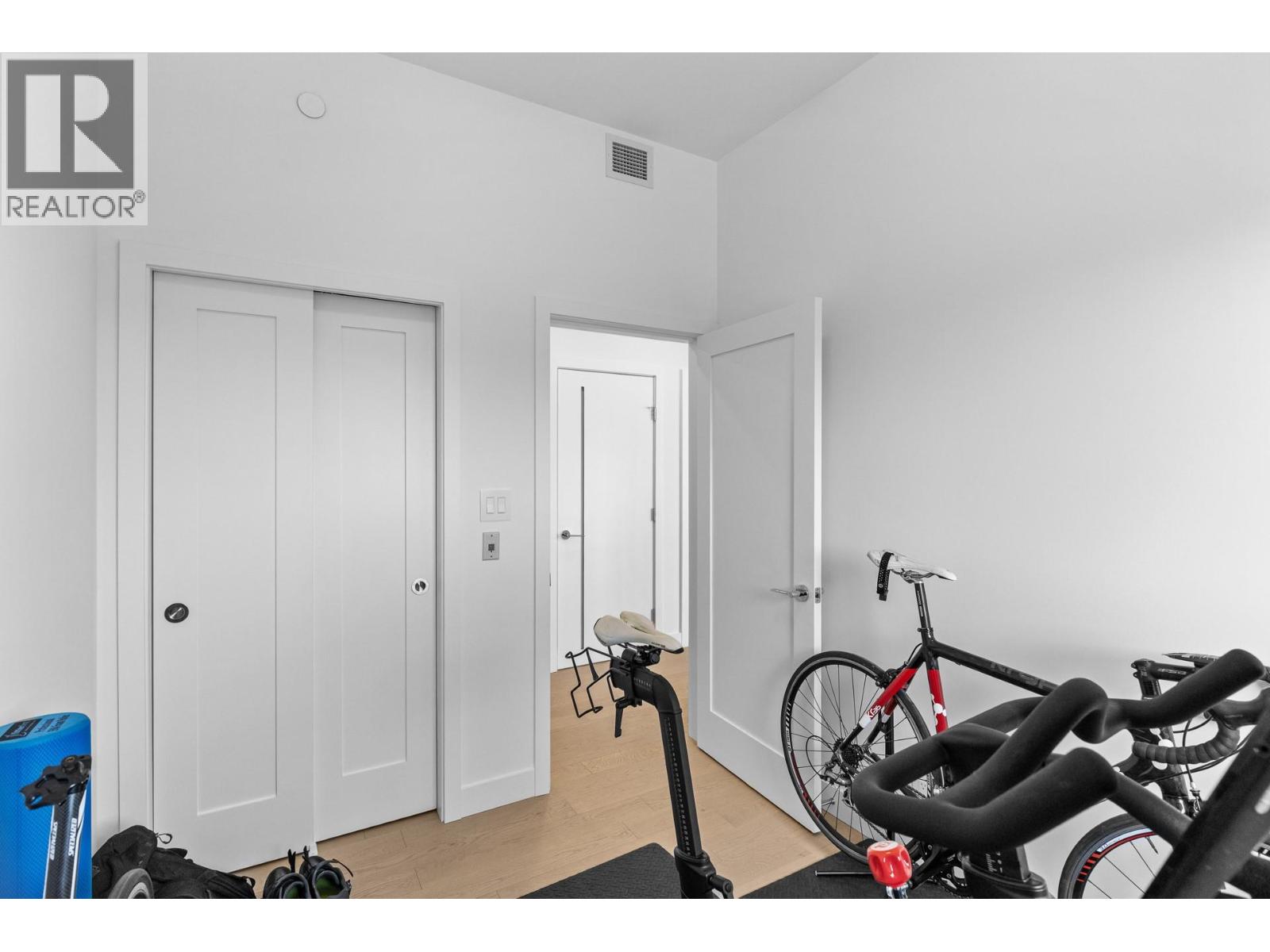 3389 Lakeshore Road Unit# 407