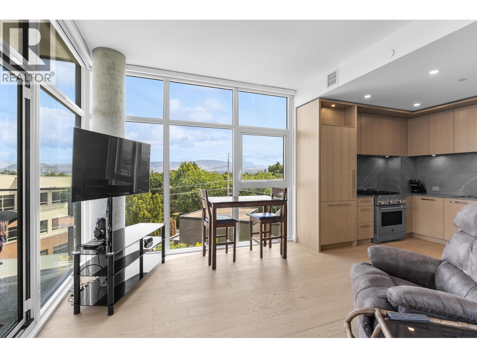 3389 Lakeshore Road Unit# 407