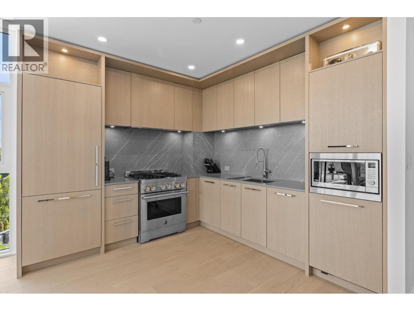 3389 Lakeshore Road Unit# 407