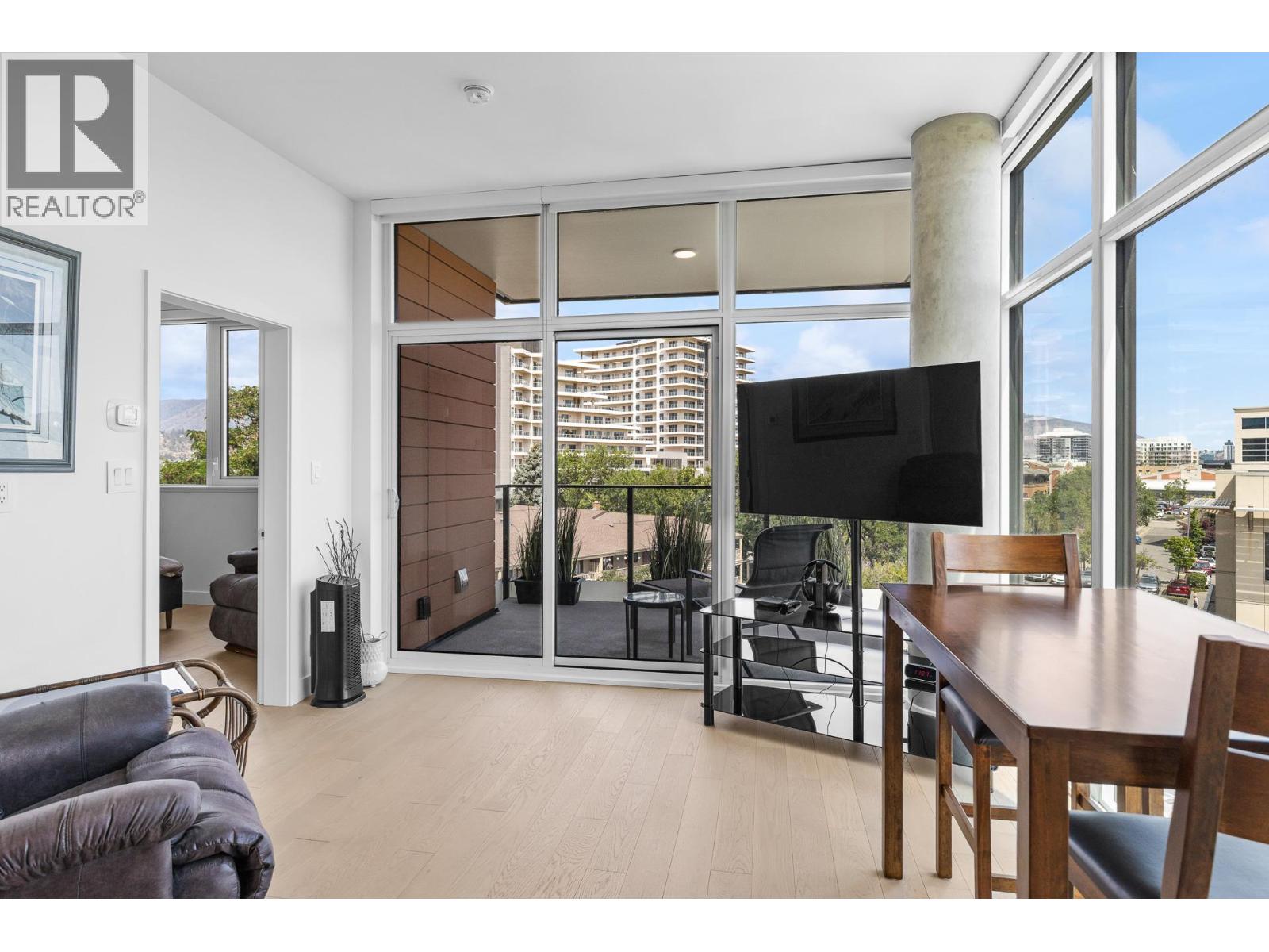 3389 Lakeshore Road Unit# 407