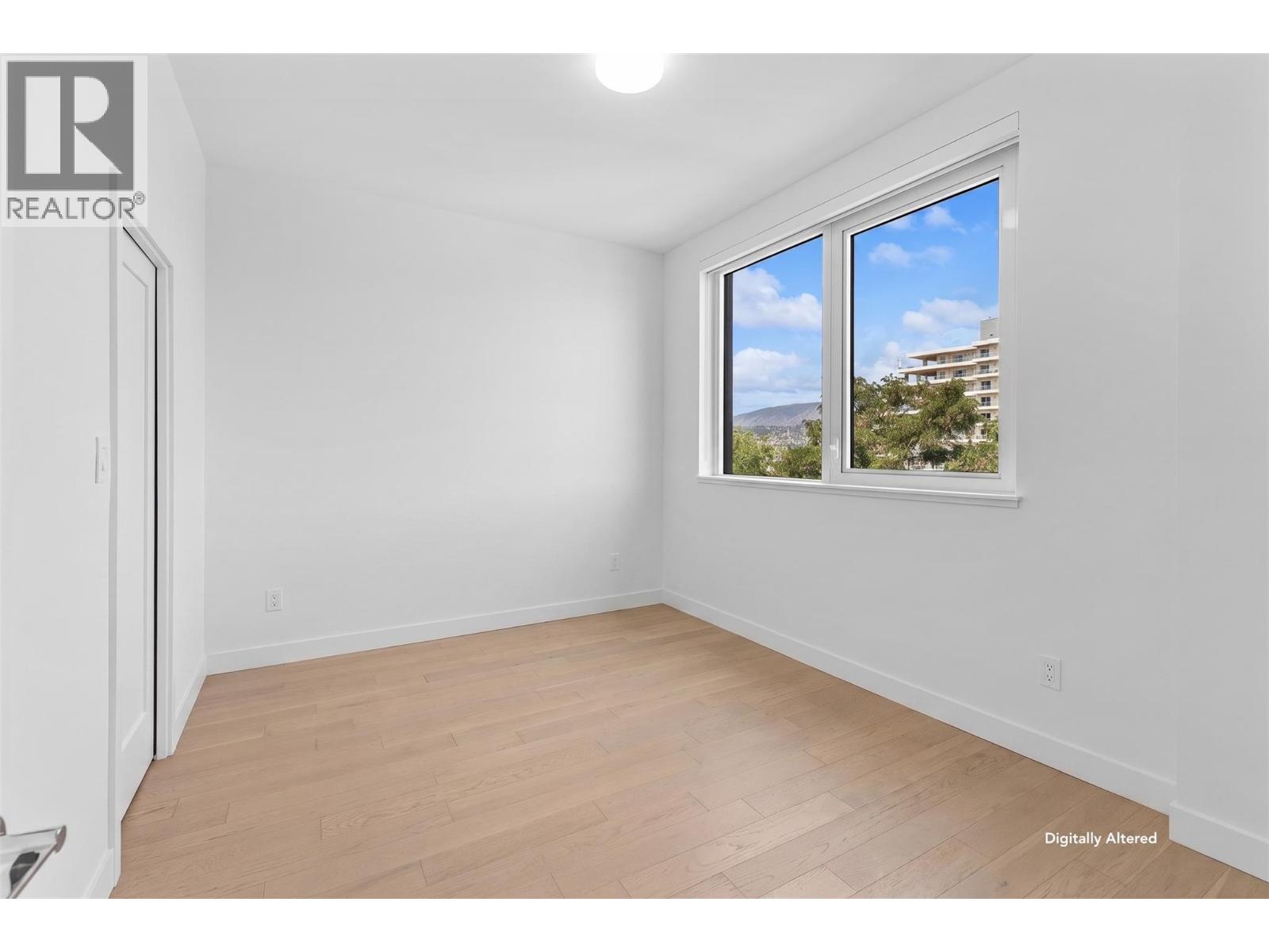 3389 Lakeshore Road Unit# 407