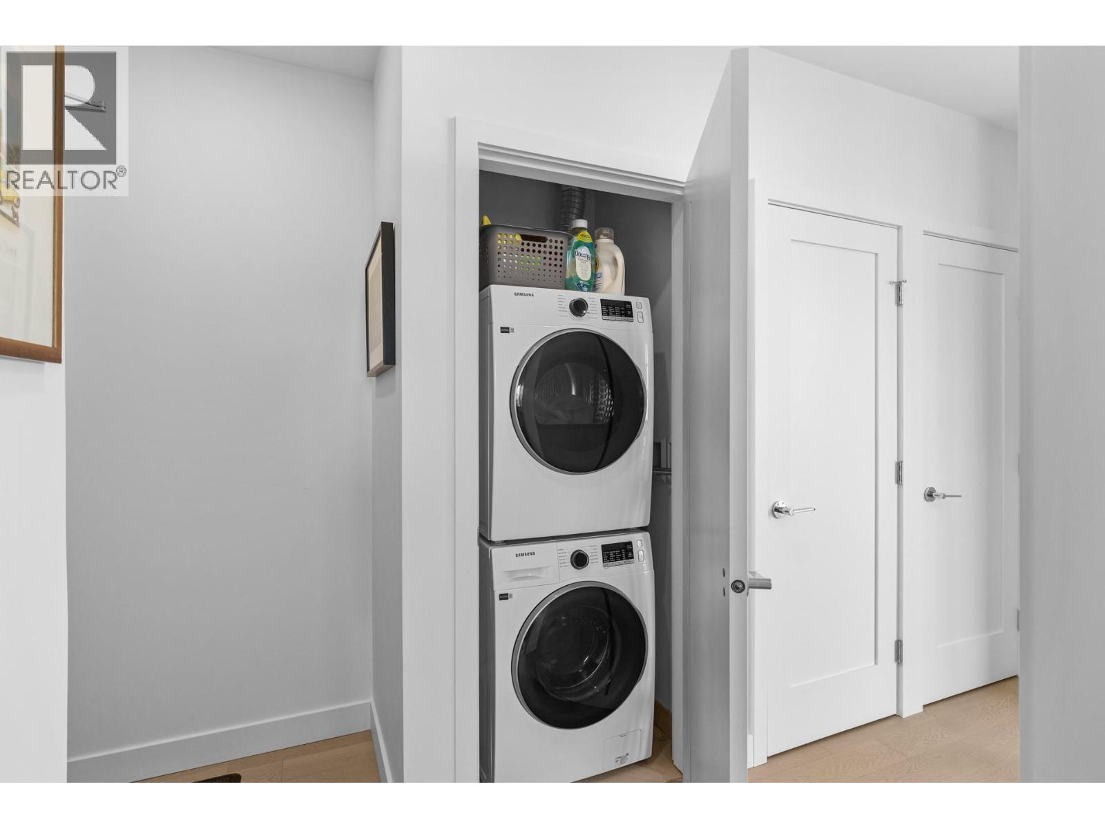 3389 Lakeshore Road Unit# 407
