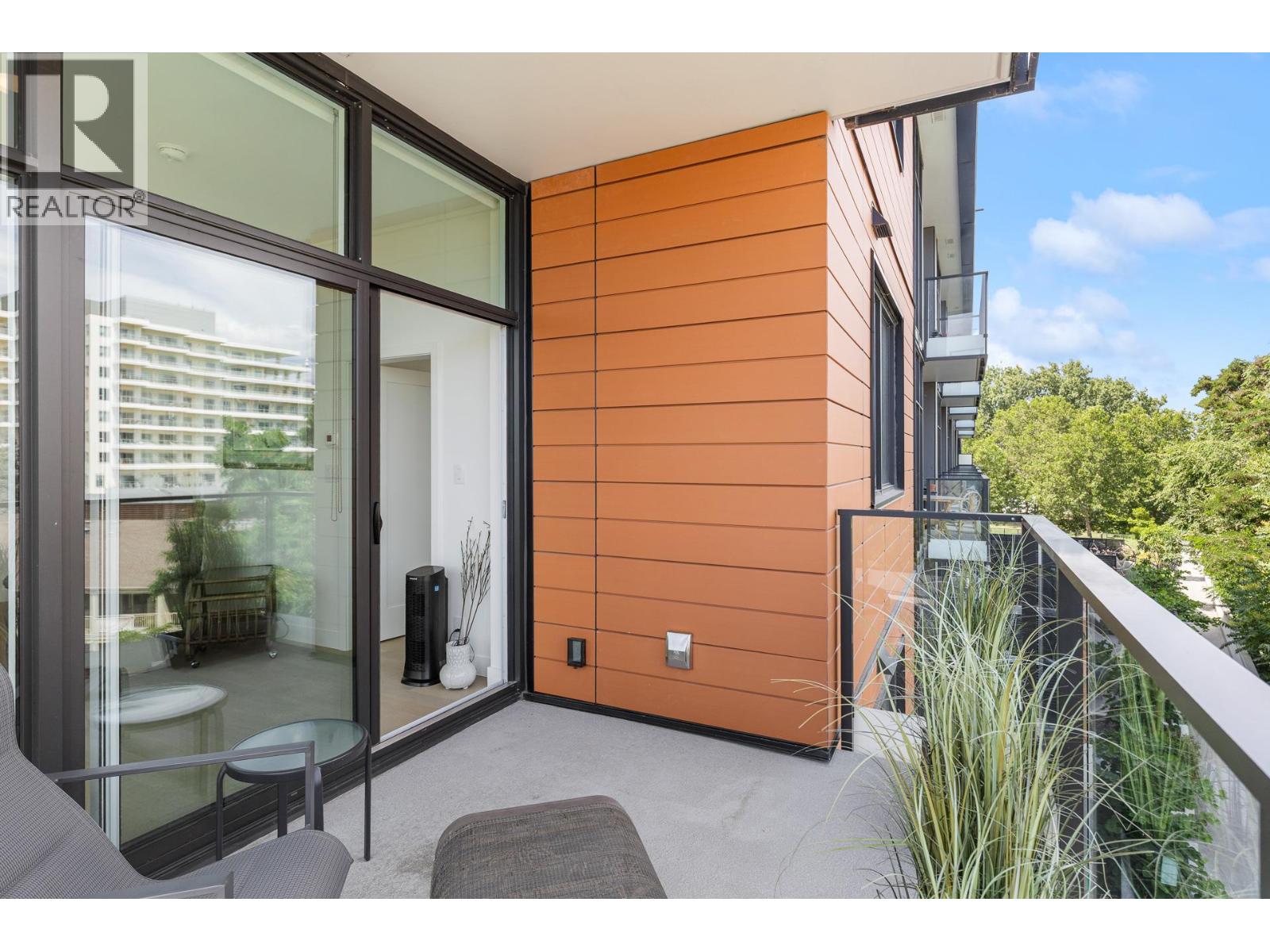 3389 Lakeshore Road Unit# 407