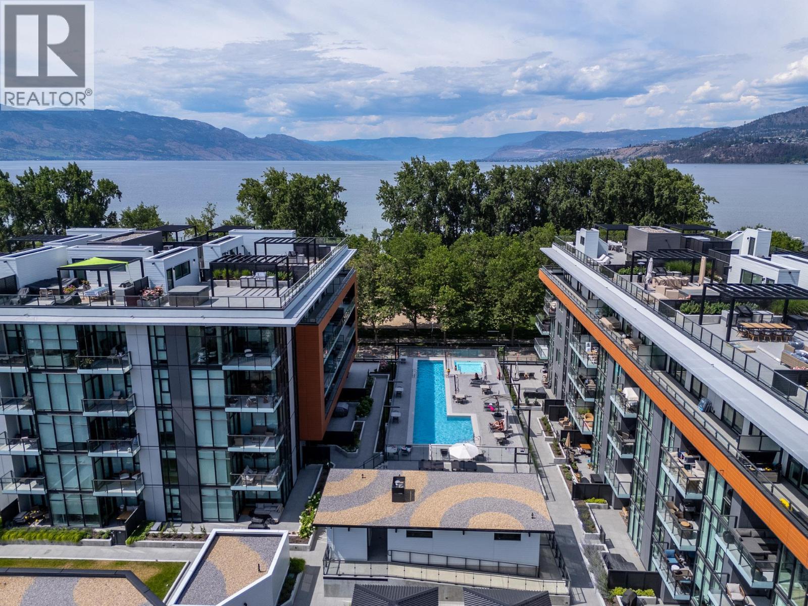 3389 Lakeshore Road Unit# 407
