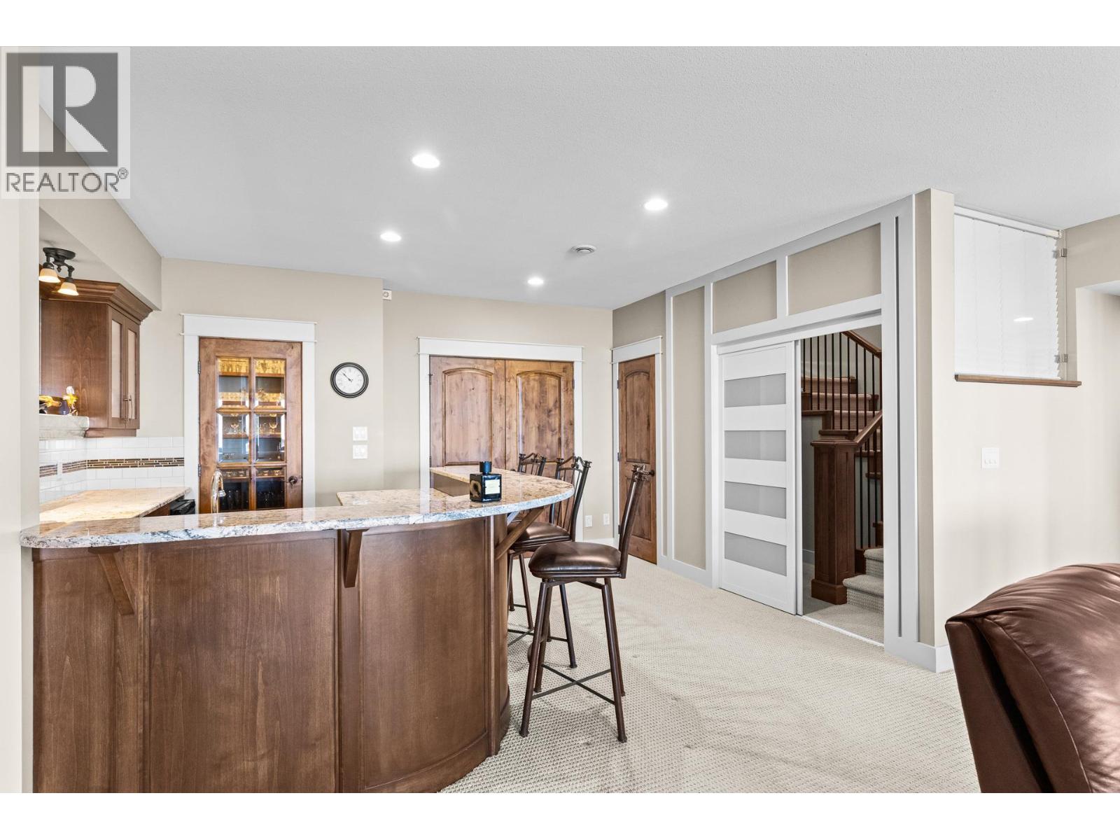 942 Hewetson Avenue