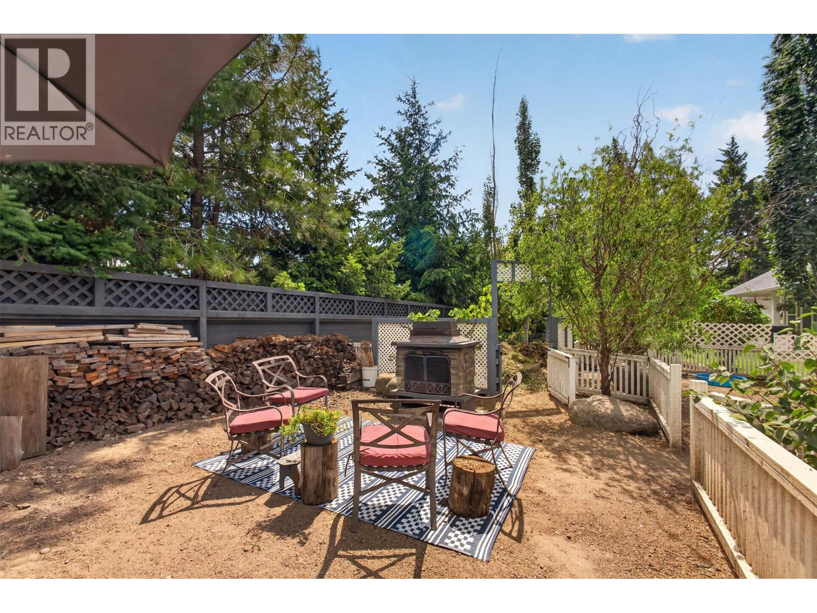 7272 Dunwaters Road