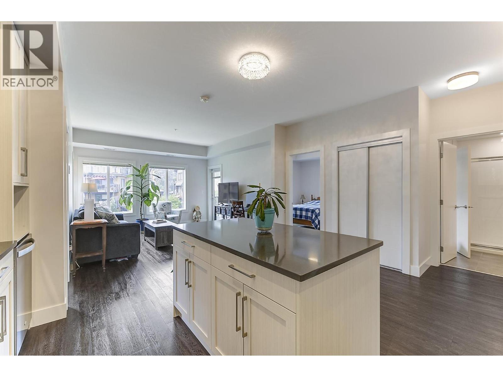 4380 Lakeshore Road Unit# 225