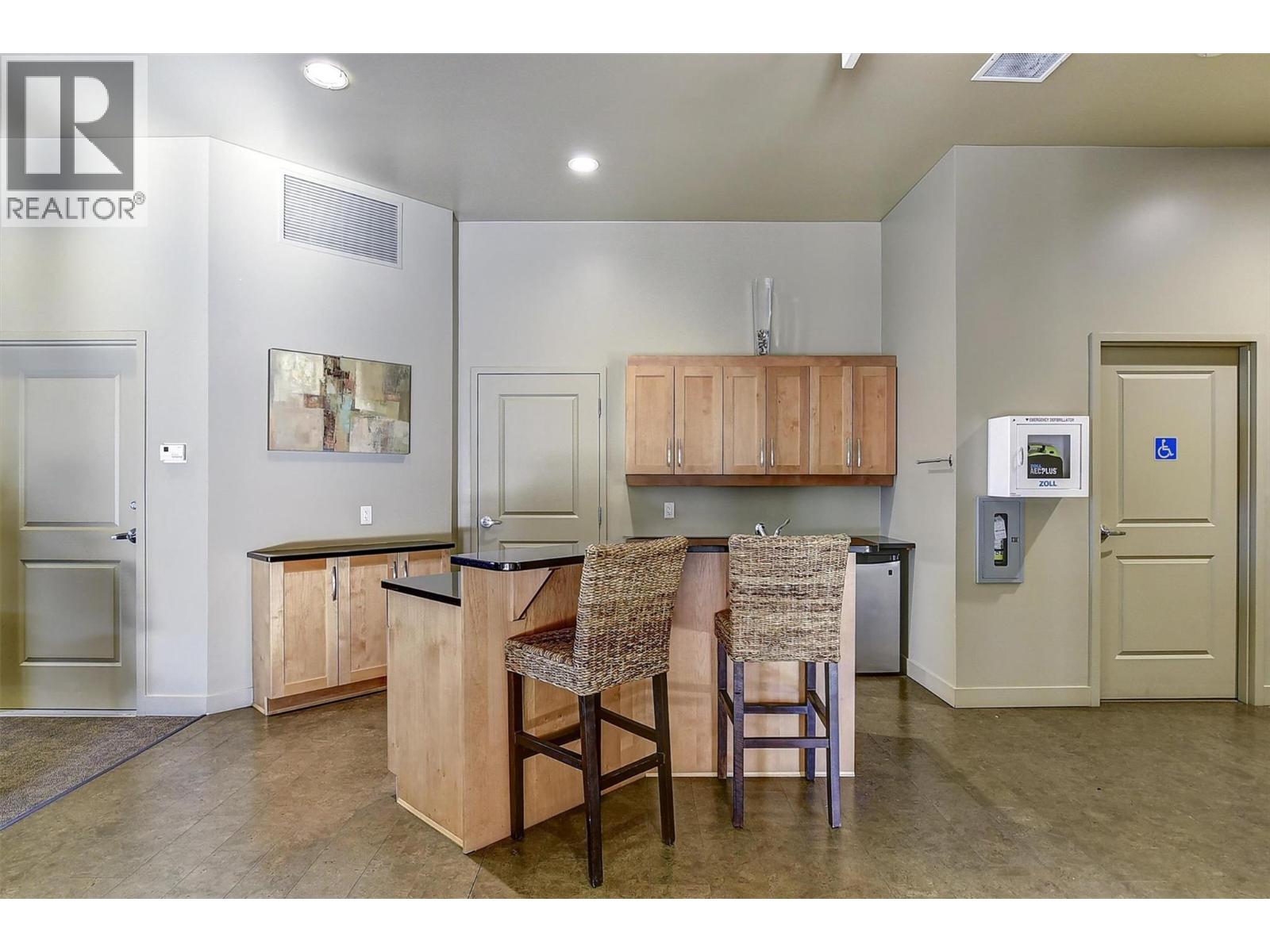 4380 Lakeshore Road Unit# 225
