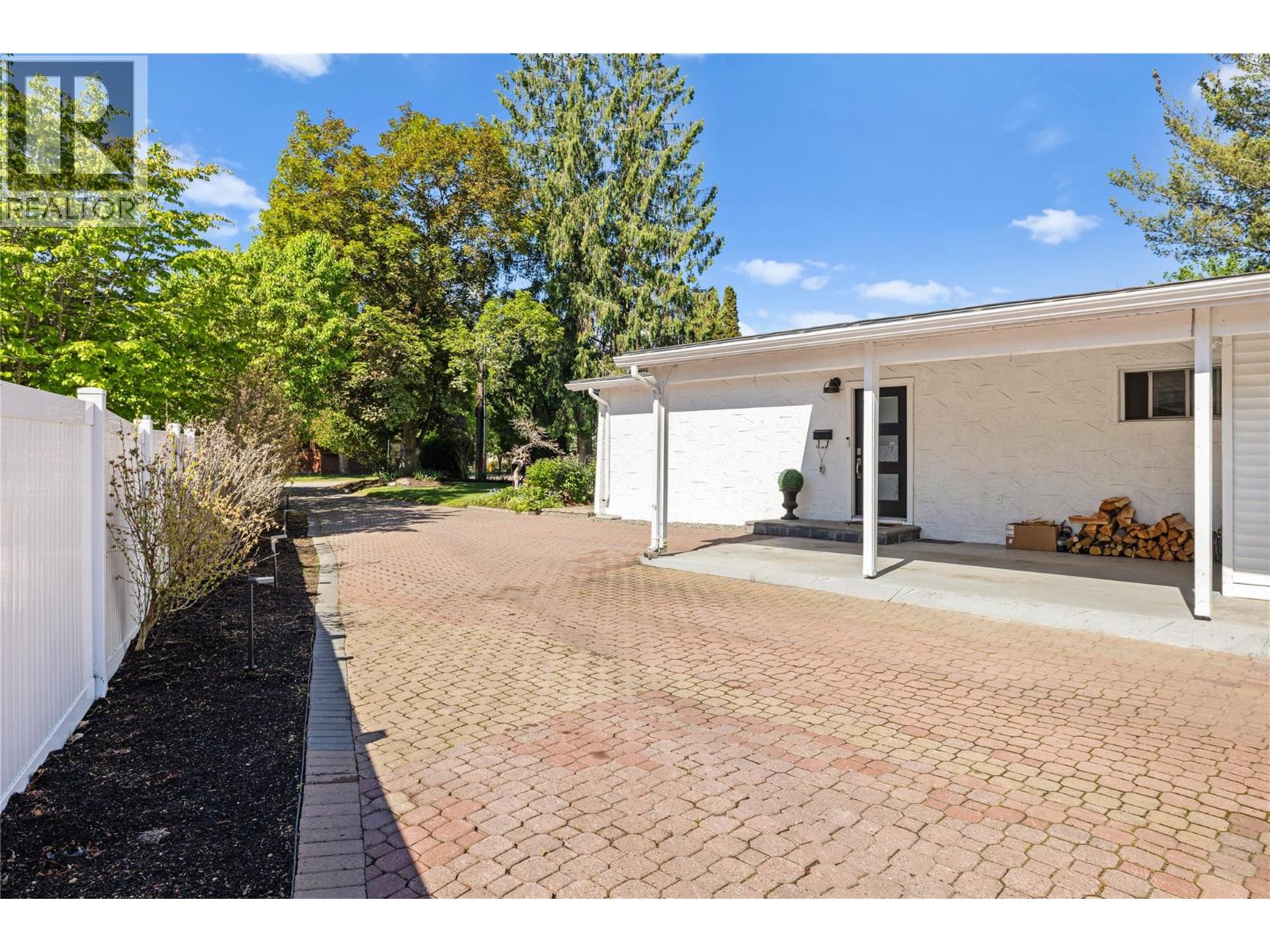 624 Armour Crescent