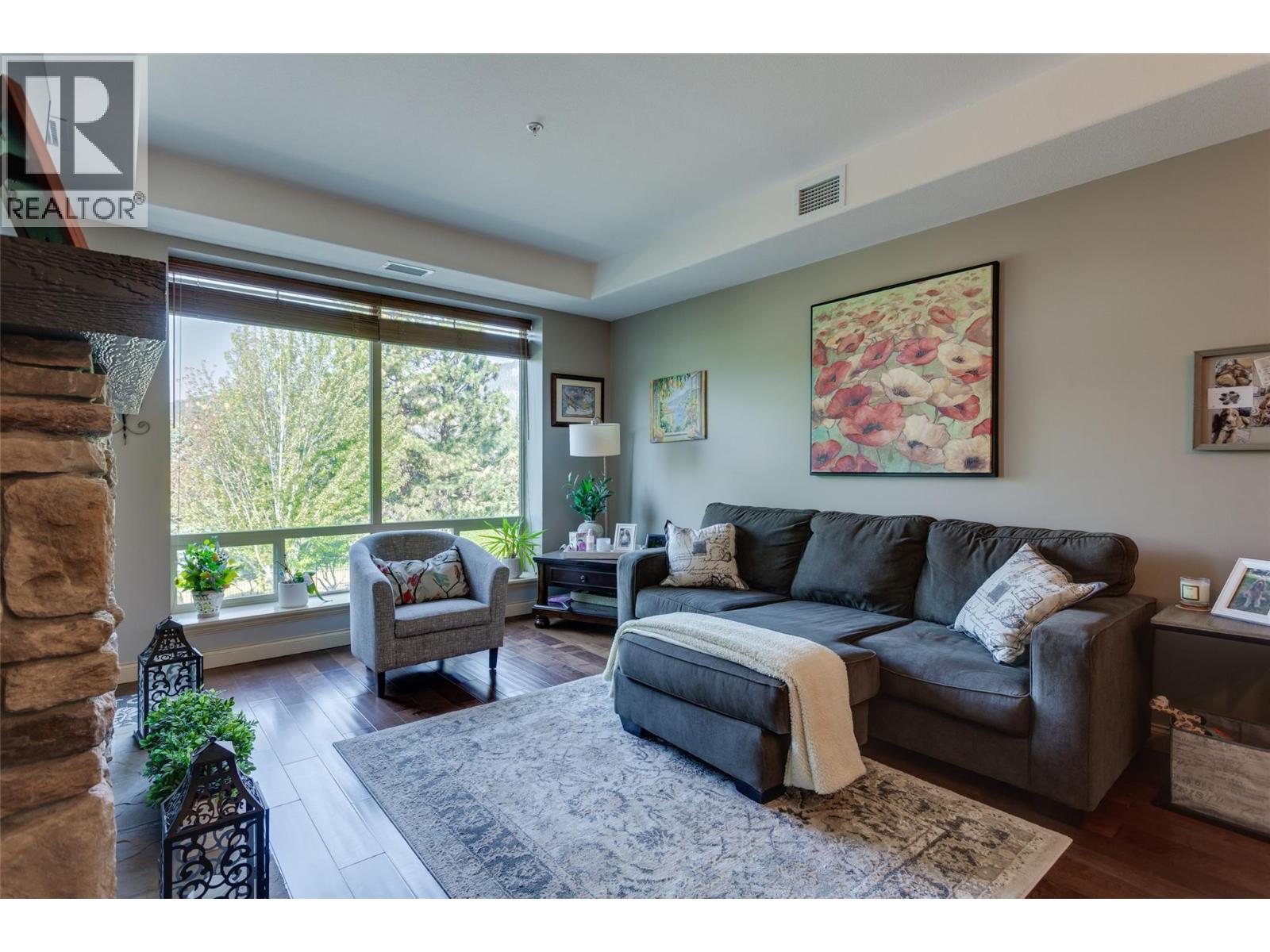 2760 Auburn Road Unit# 212