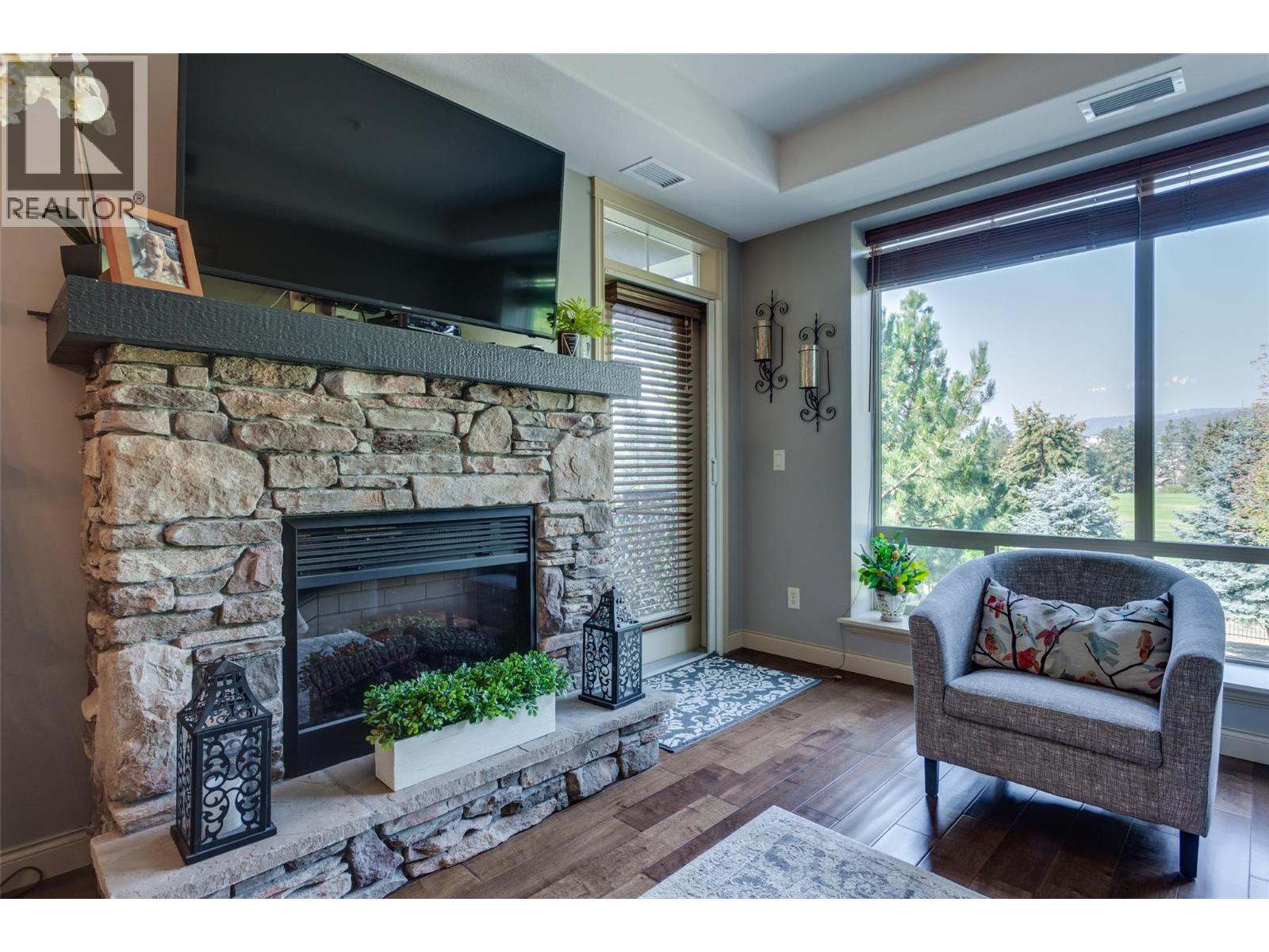 2760 Auburn Road Unit# 212
