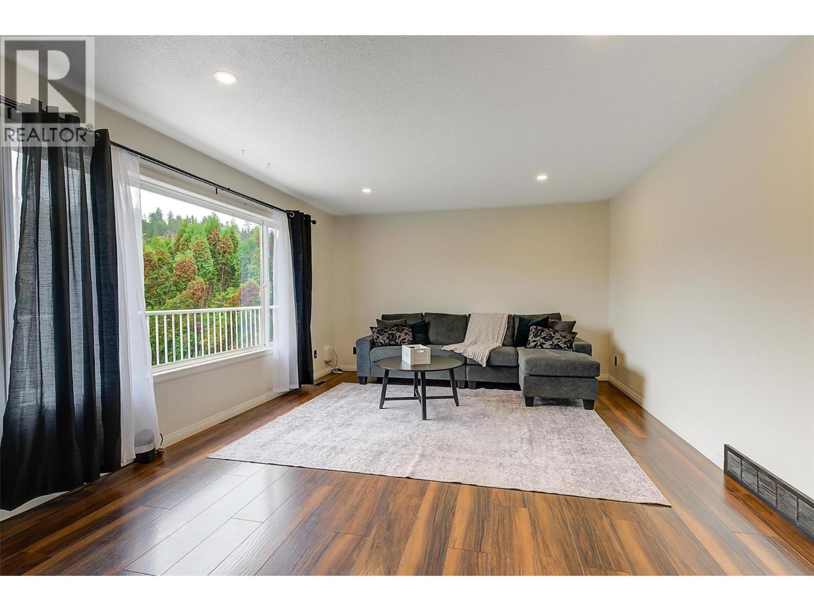 790 Torrs Court