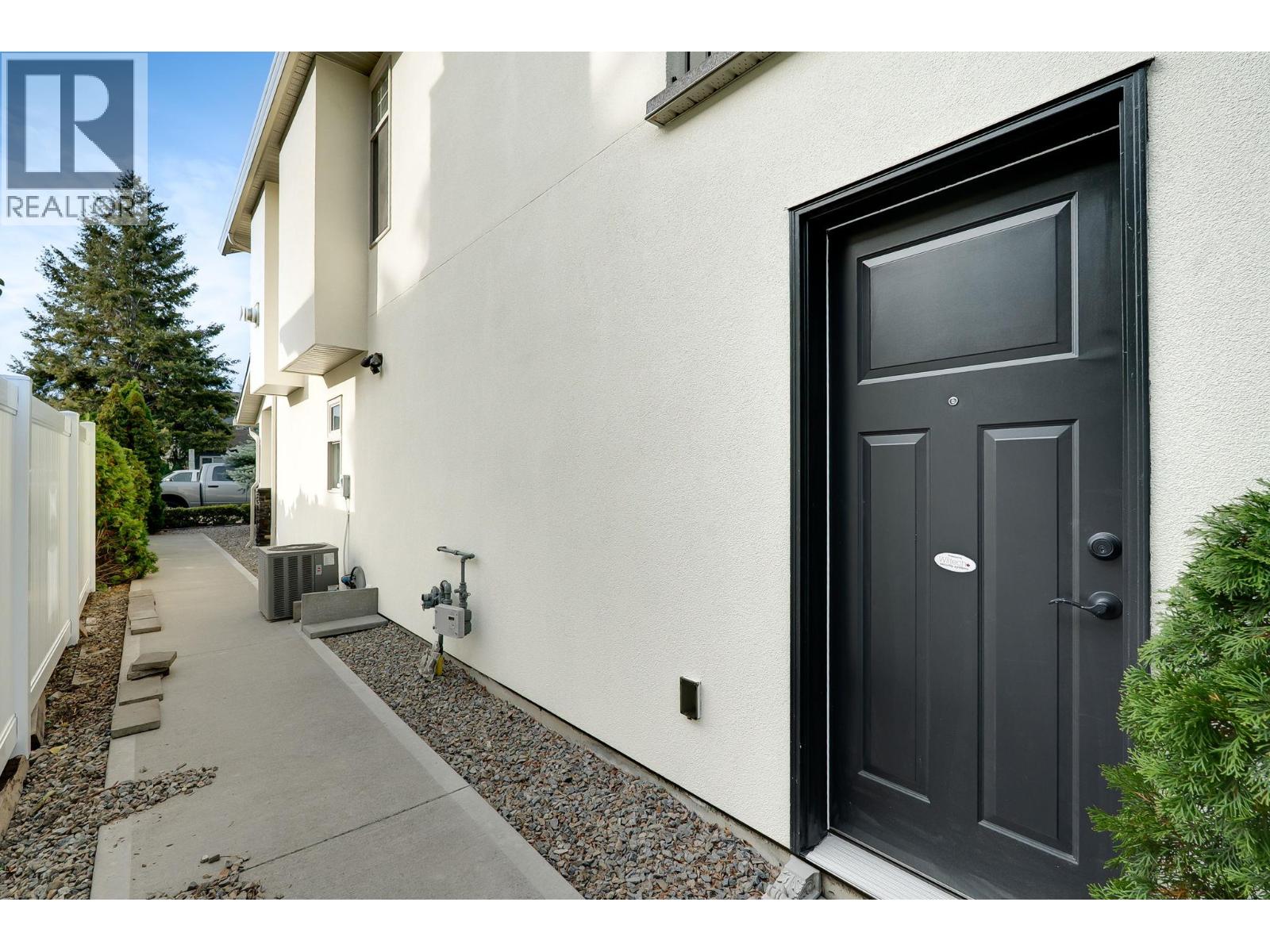 560 & 562 Christleton Avenue
