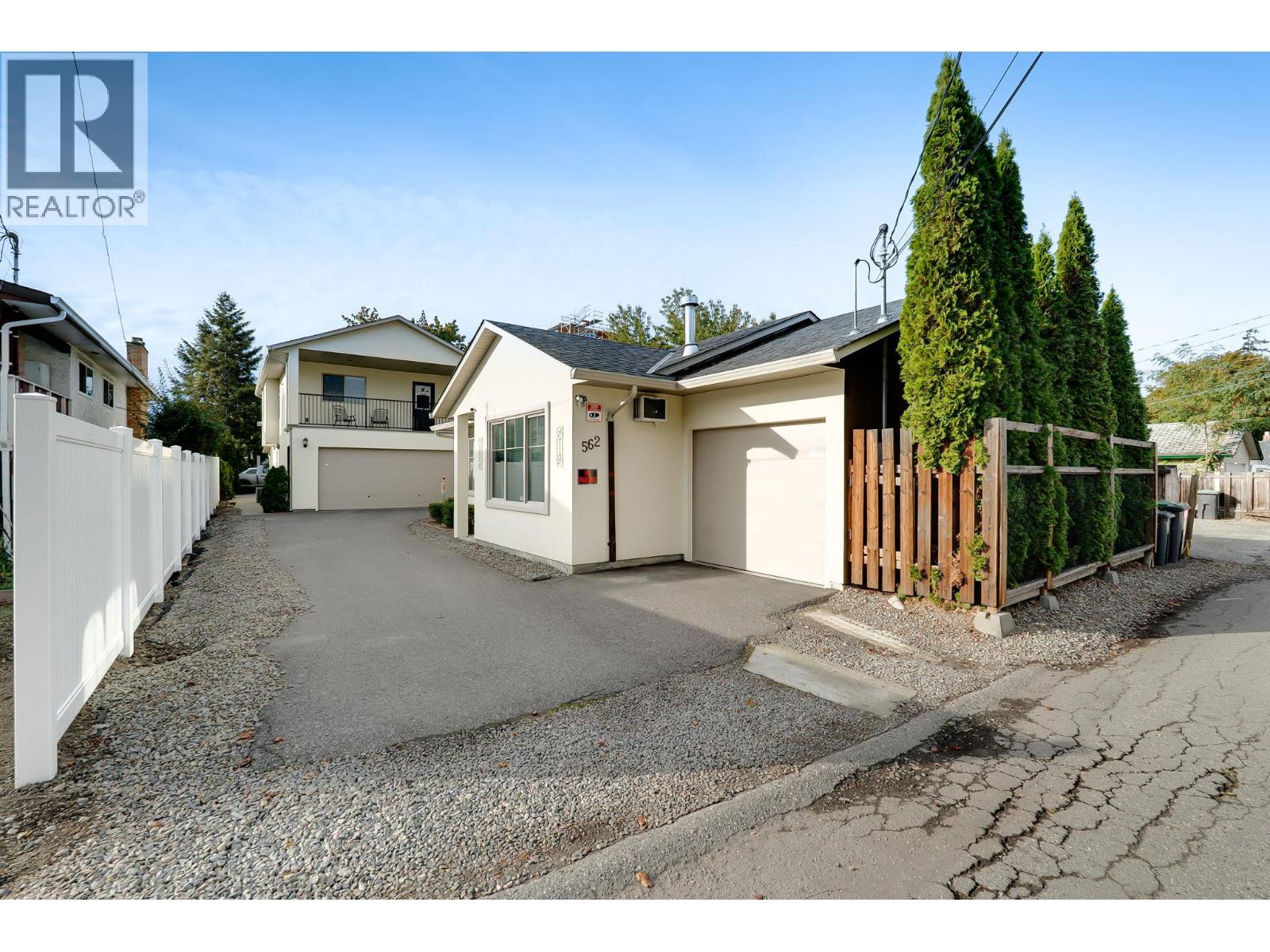 560 & 562 Christleton Avenue