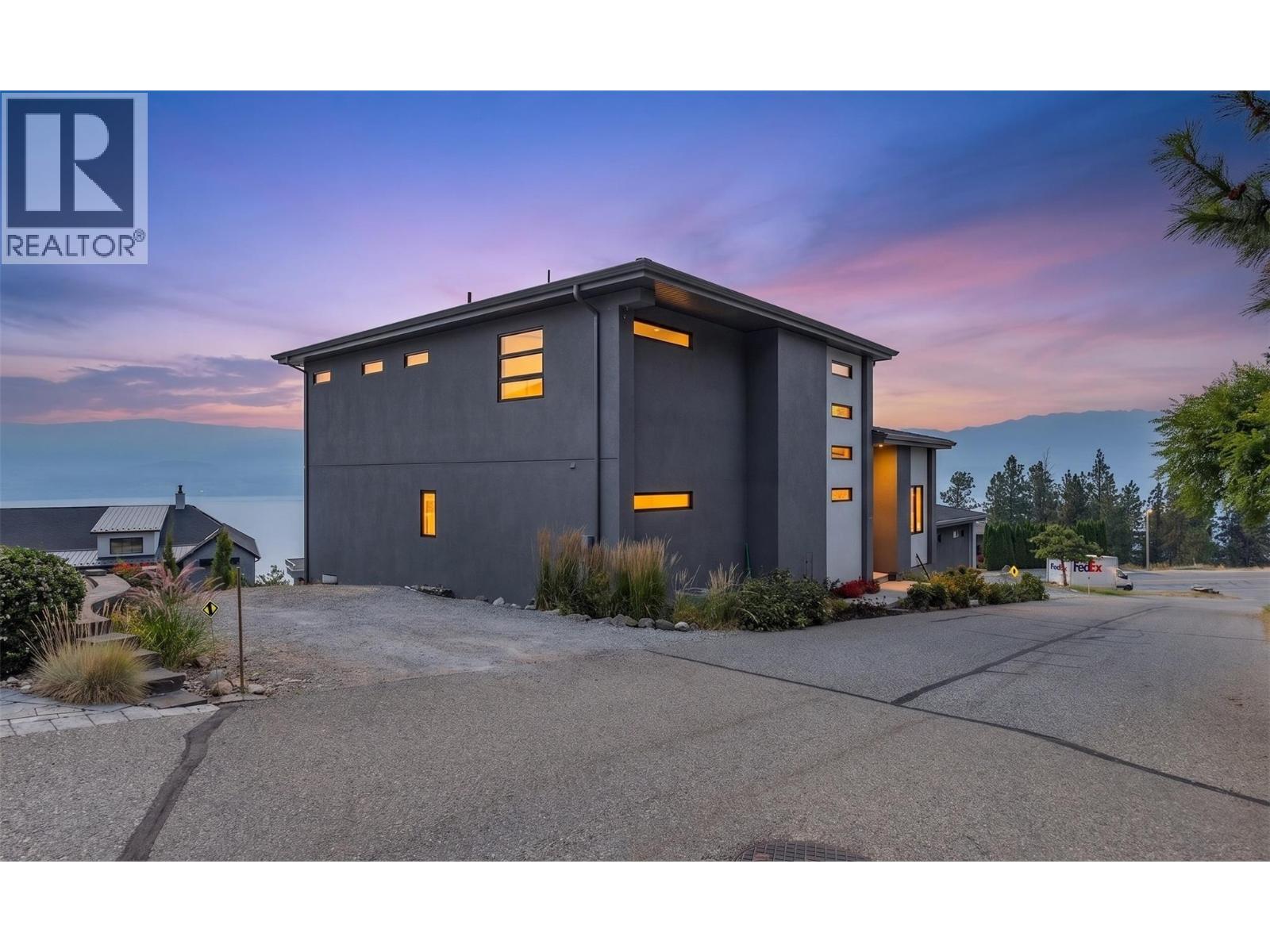 1534 GREGORY Road