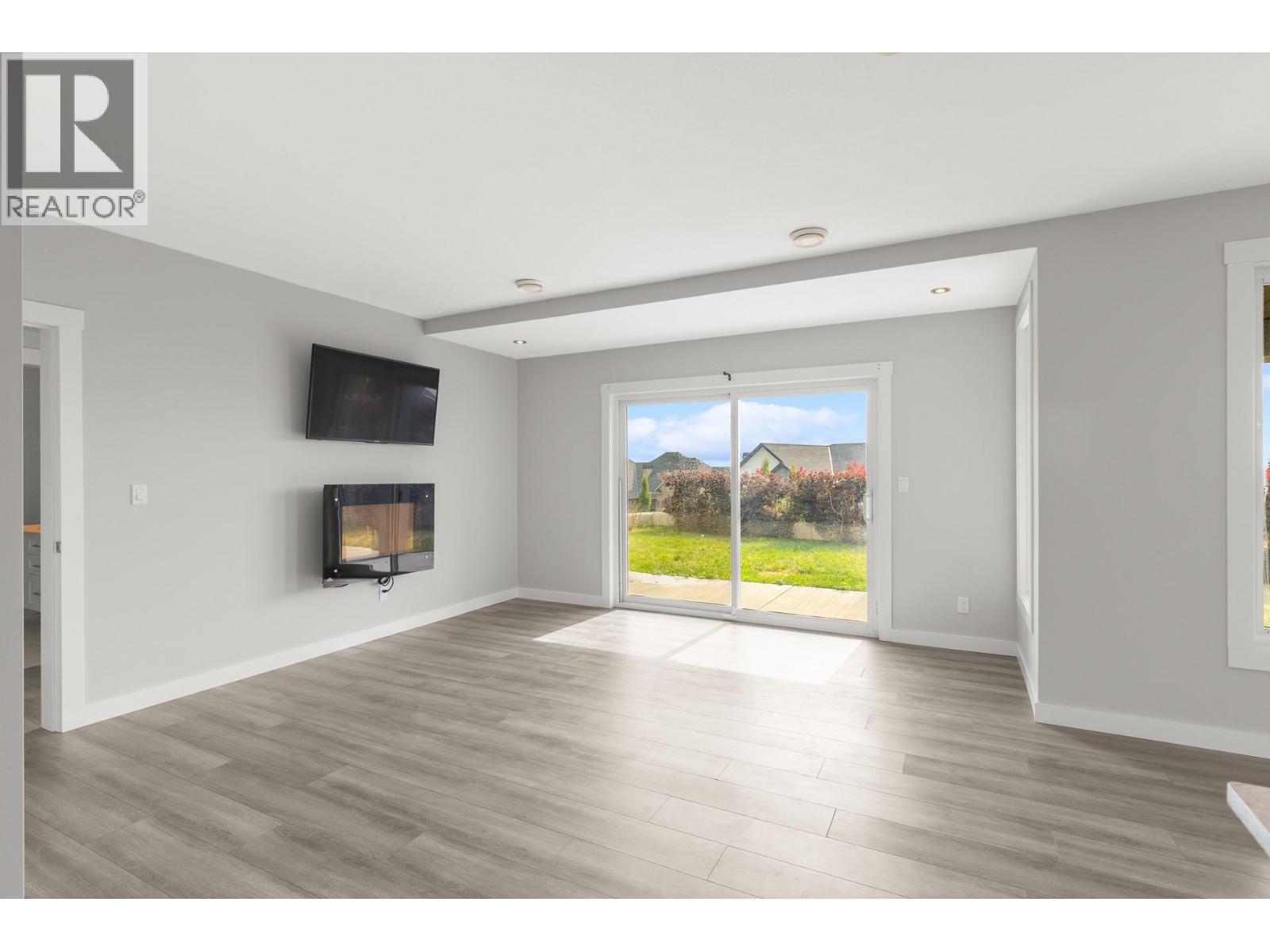 1534 GREGORY Road