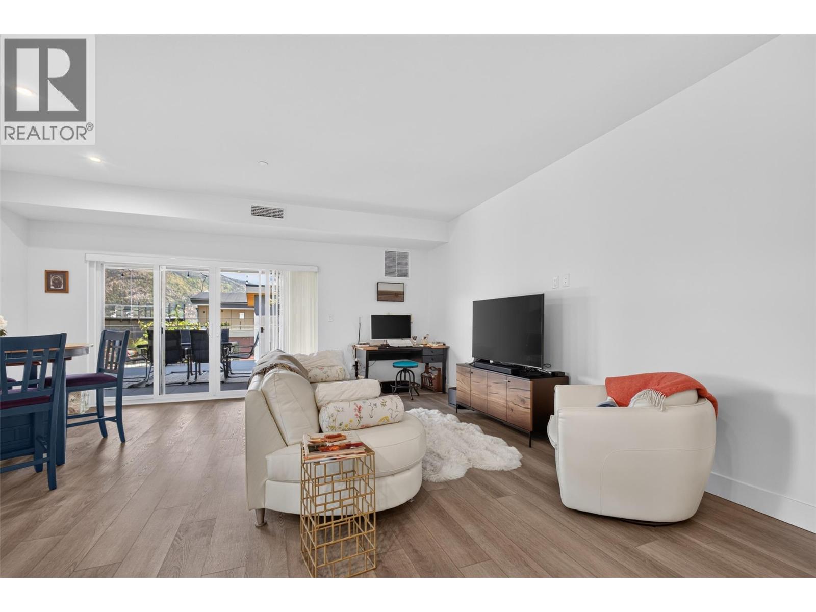 3434 Mckinley Beach Drive Unit# 101