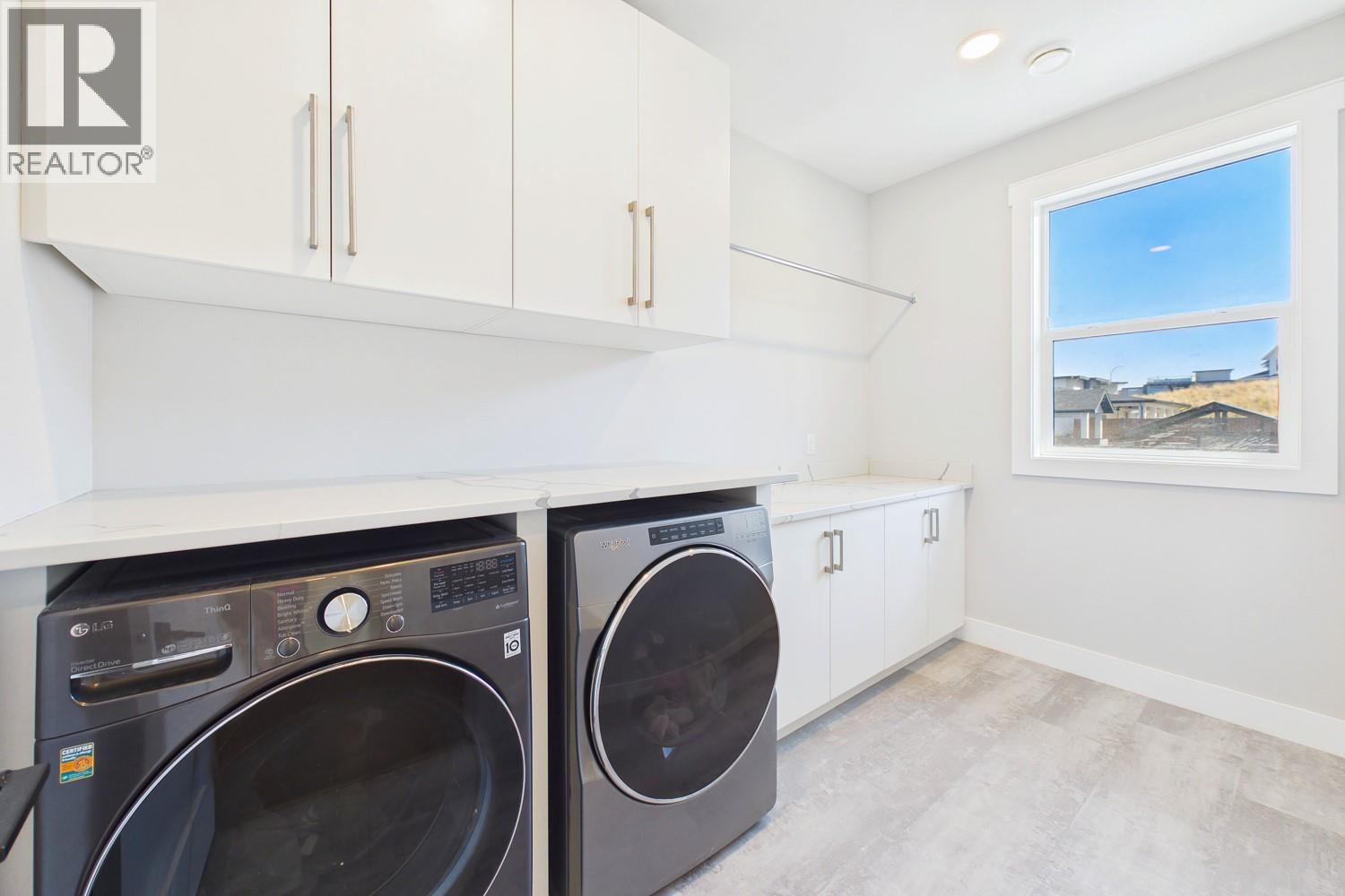 439 Redtail Court