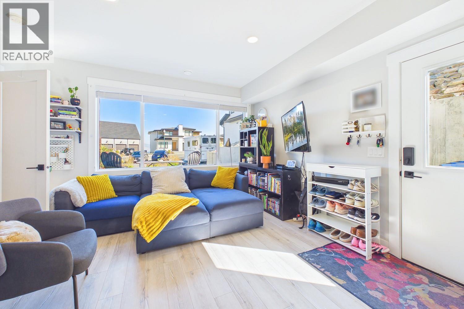 439 Redtail Court