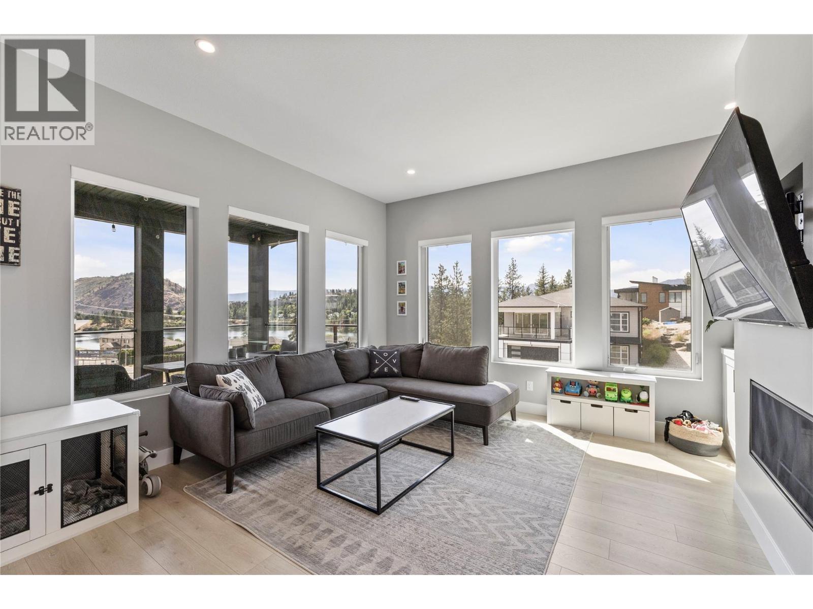 2846 Canyon Crest Drive