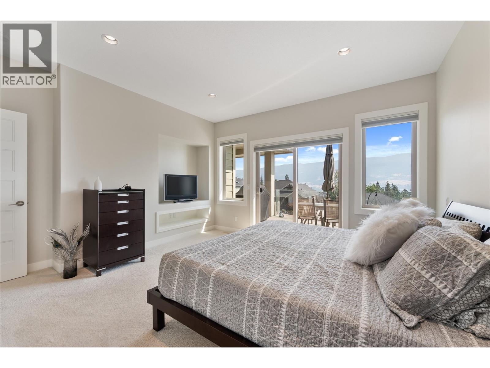13464 Lake Hill Drive