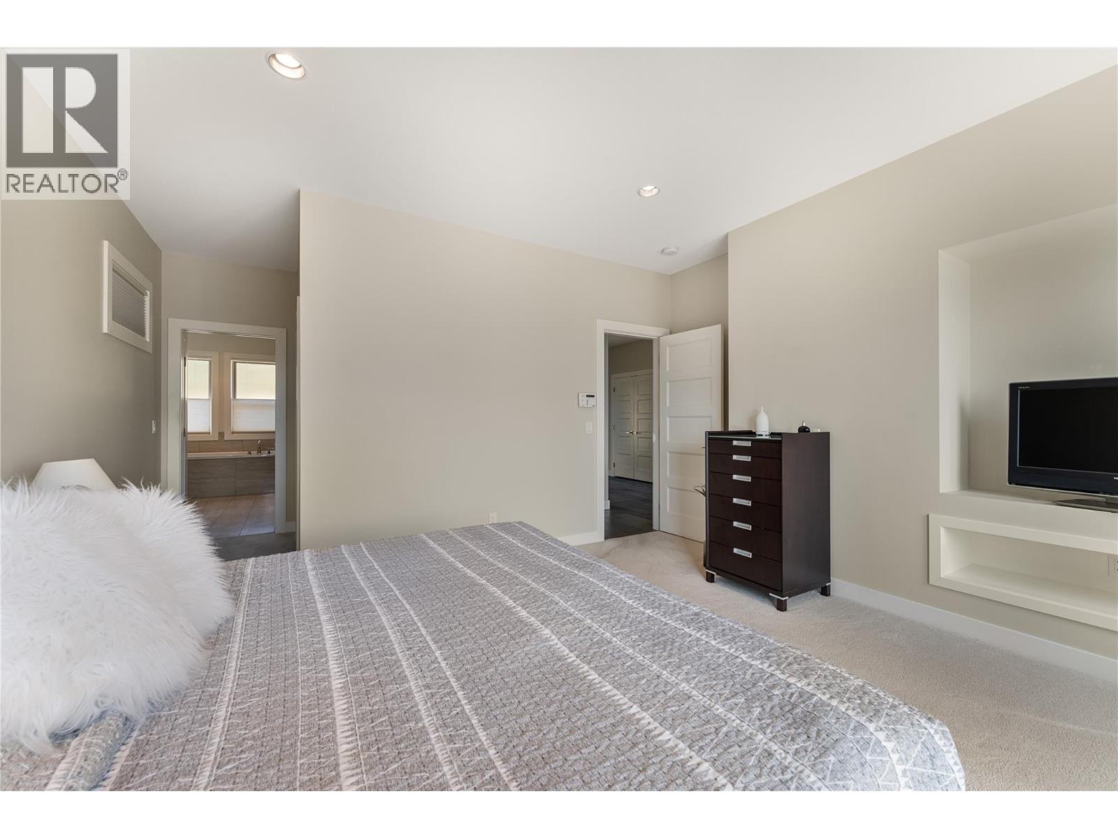 13464 Lake Hill Drive