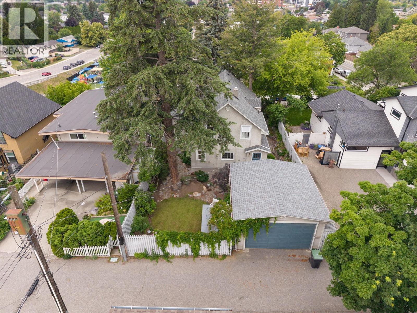 1537 Lakeview Street